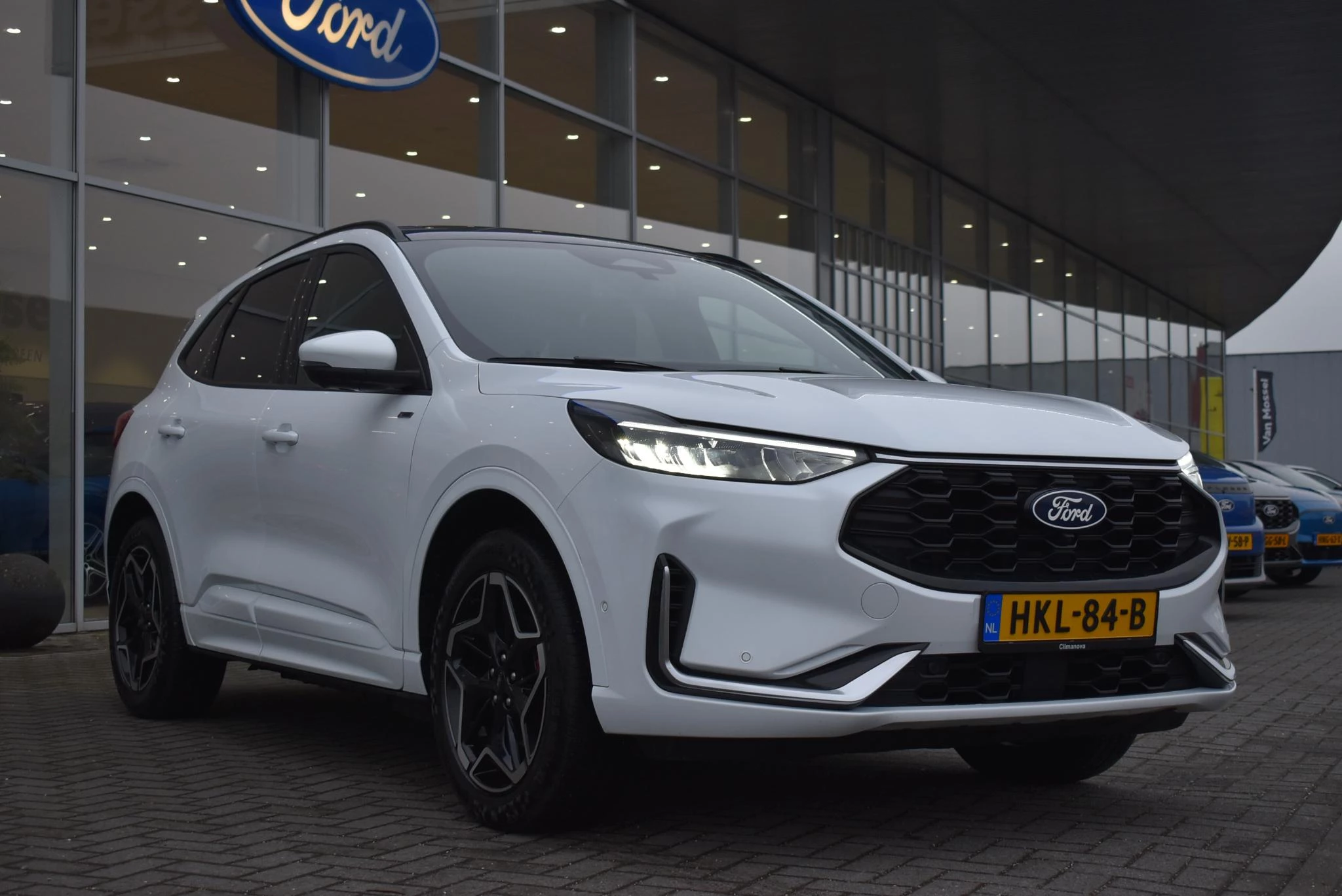 Ford Kuga met kenteken 09100 – autofoto 5