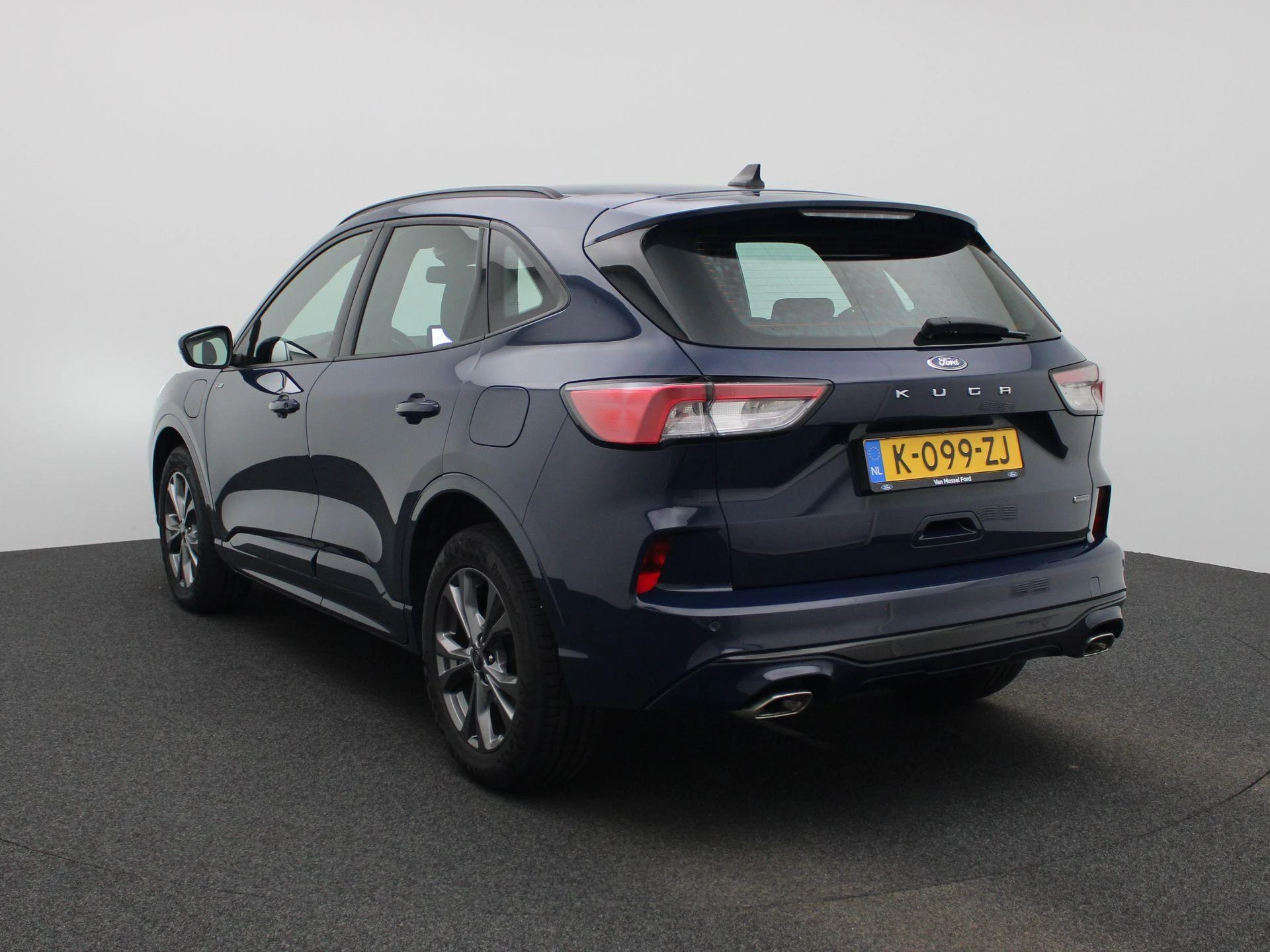 Ford Kuga met kenteken 12100 – autofoto 3