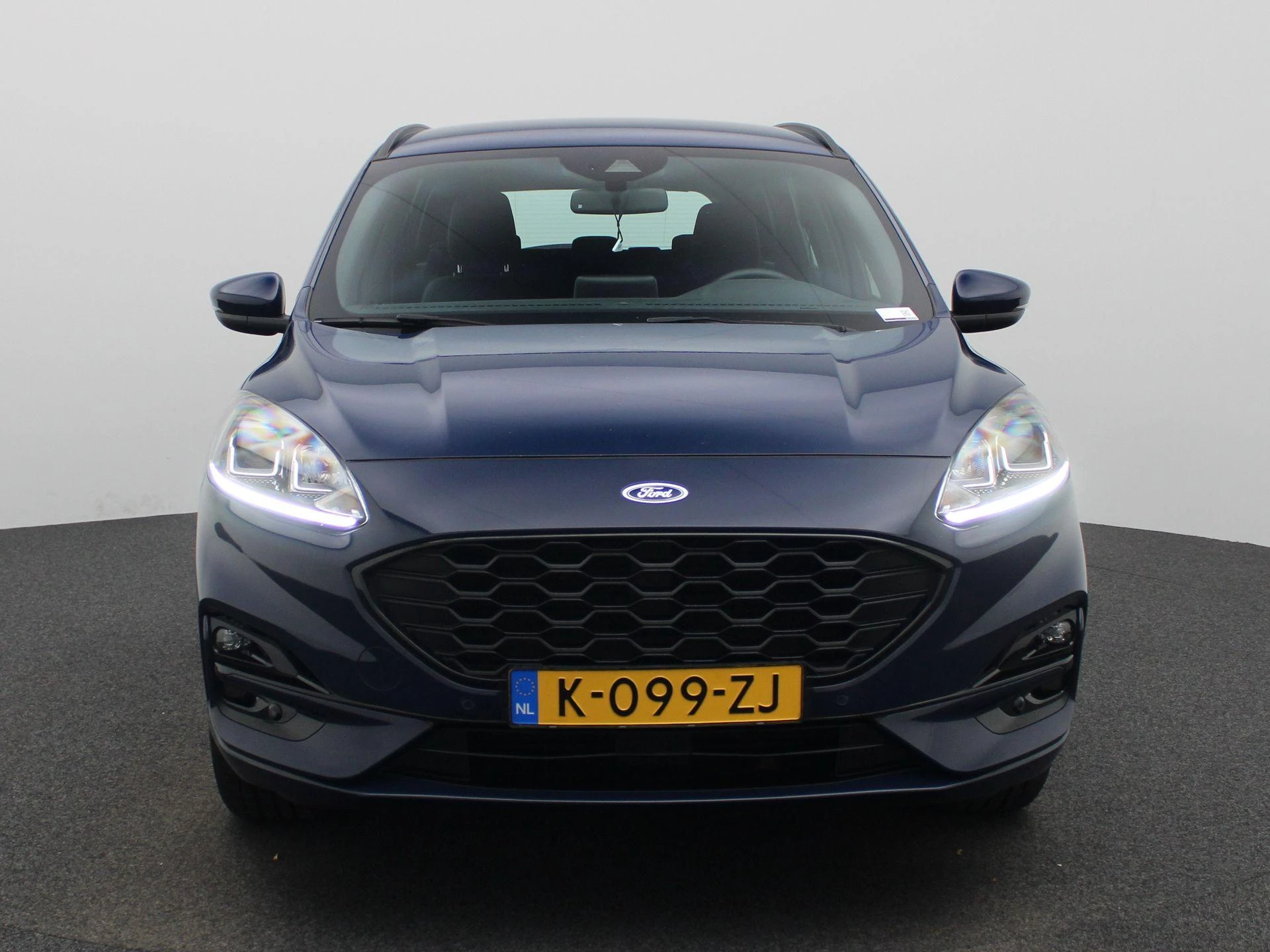 Ford Kuga met kenteken 12100 – autofoto 4