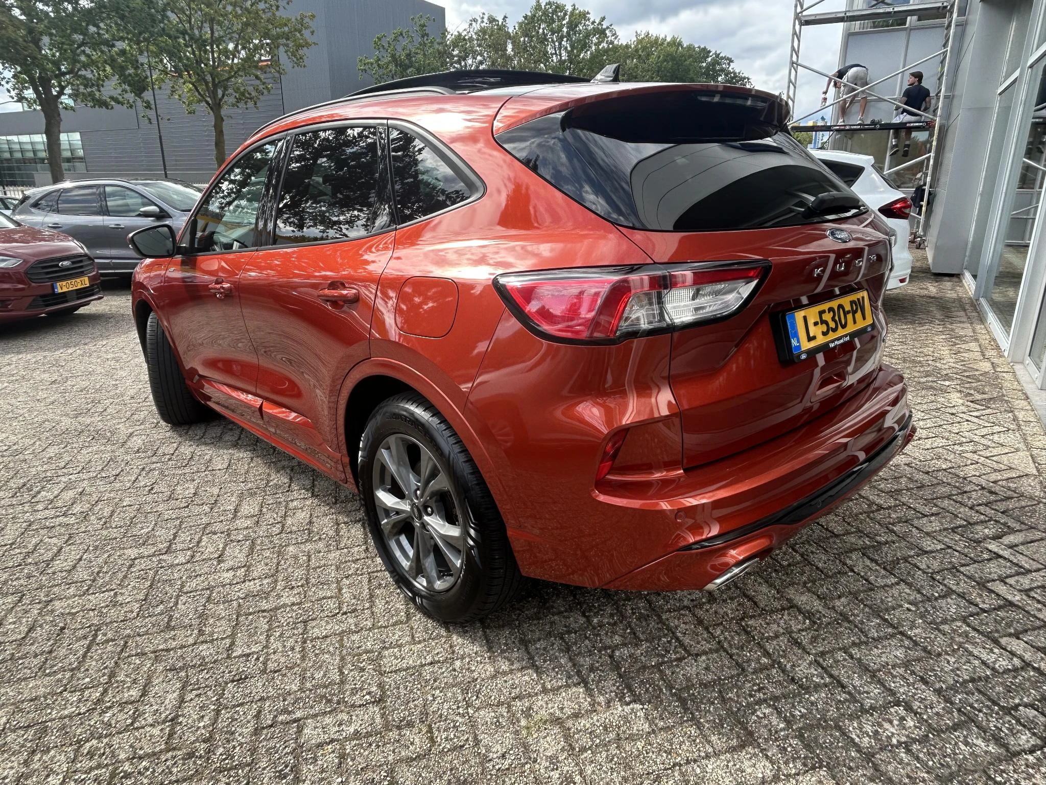 Ford Kuga met kenteken 12100 – autofoto 5