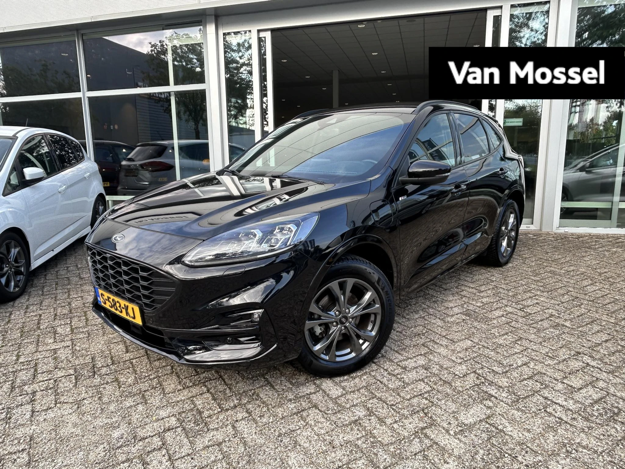 Ford Kuga met kenteken 14100 – autofoto 2