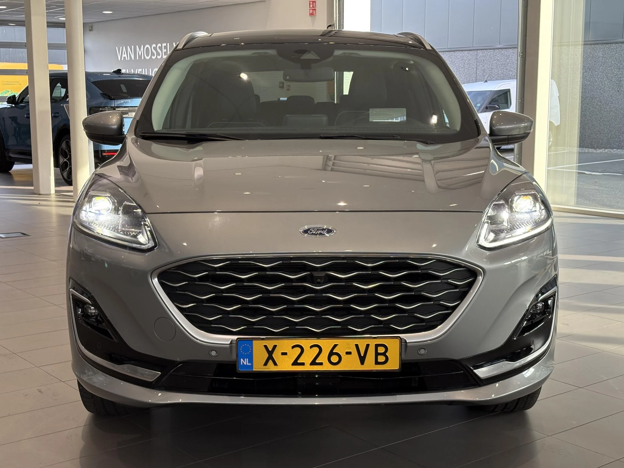 Ford Kuga met kenteken 14100 – autofoto 4
