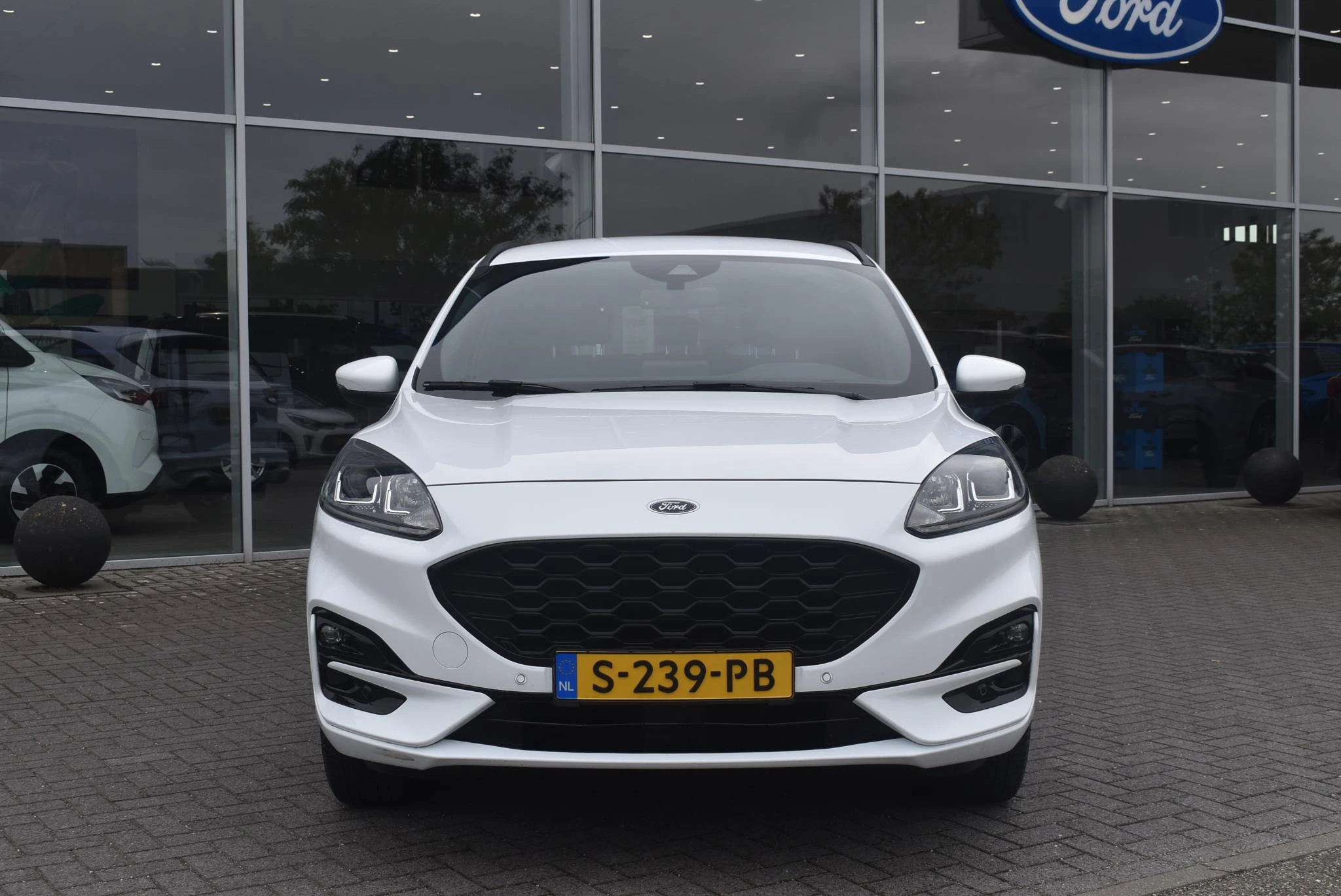 Ford Kuga met kenteken 14100 – autofoto 4