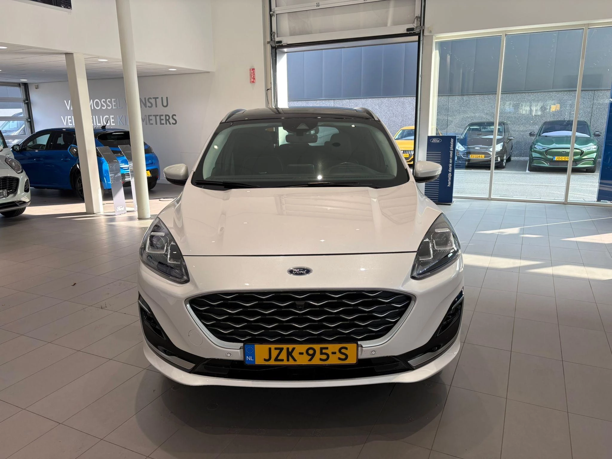 Ford Kuga met kenteken 14100 – autofoto 4