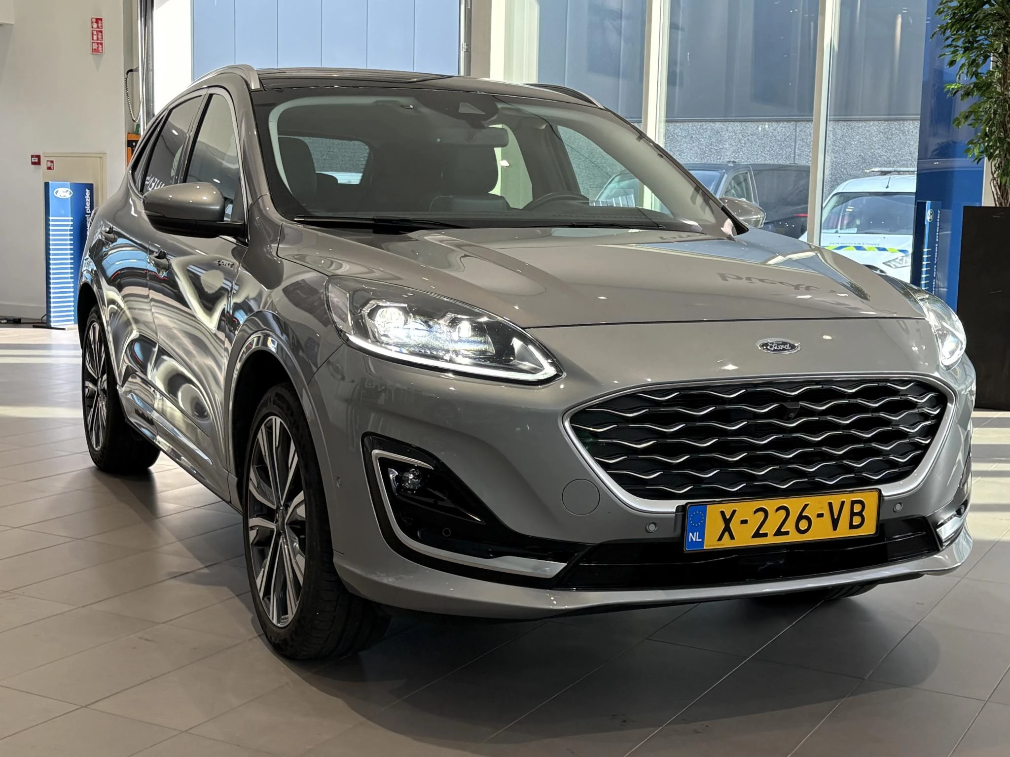 Ford Kuga met kenteken 14100 – autofoto 5