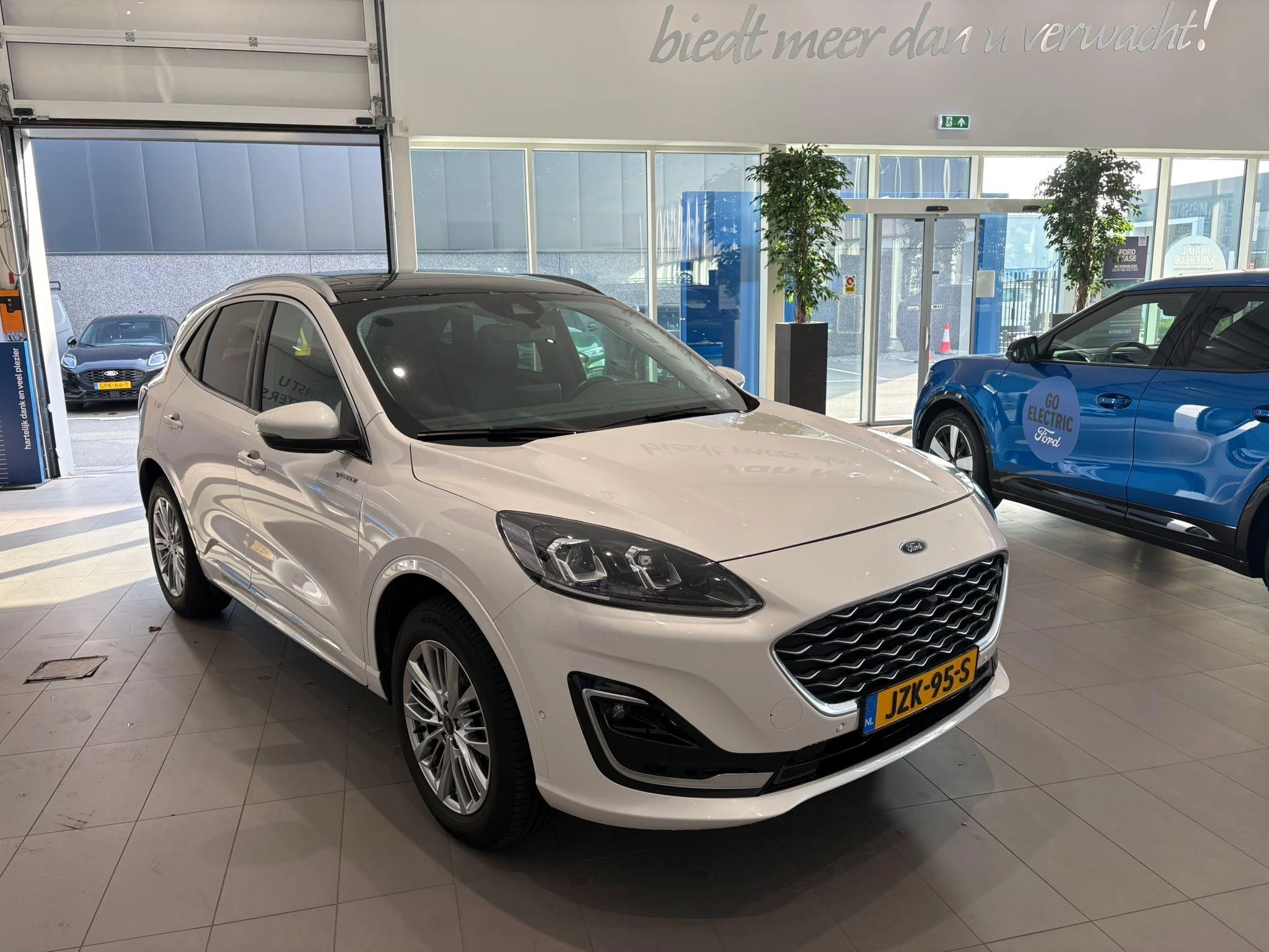 Ford Kuga met kenteken 14100 – autofoto 5