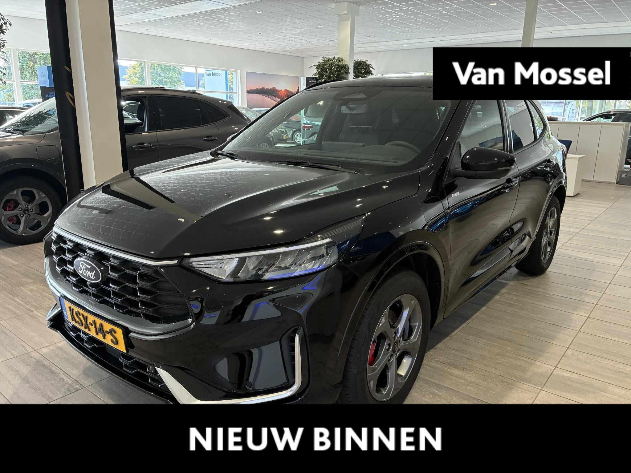Ford Kuga met kenteken 28100 – autofoto 2