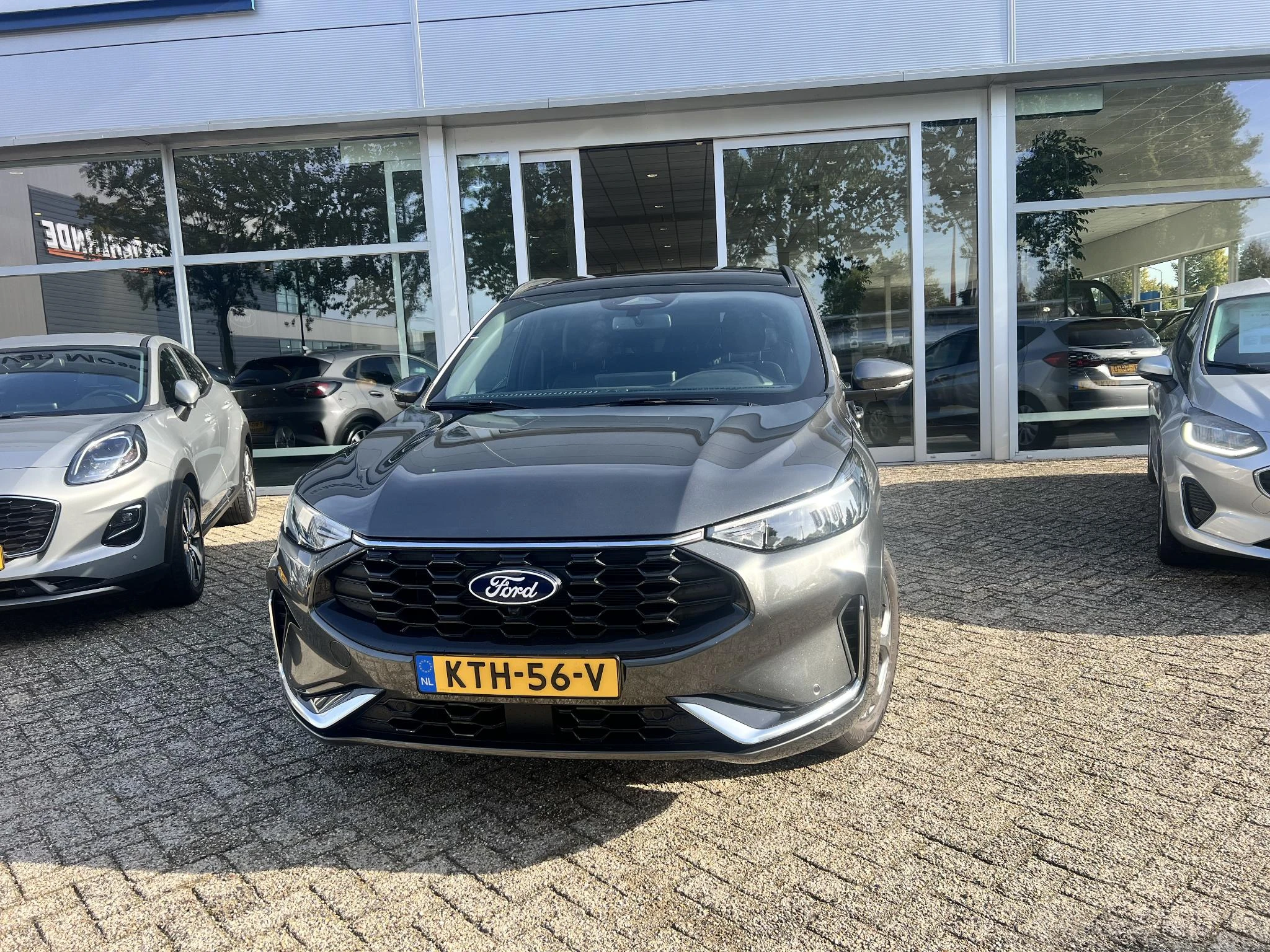 Ford Kuga met kenteken 28100 – autofoto 4