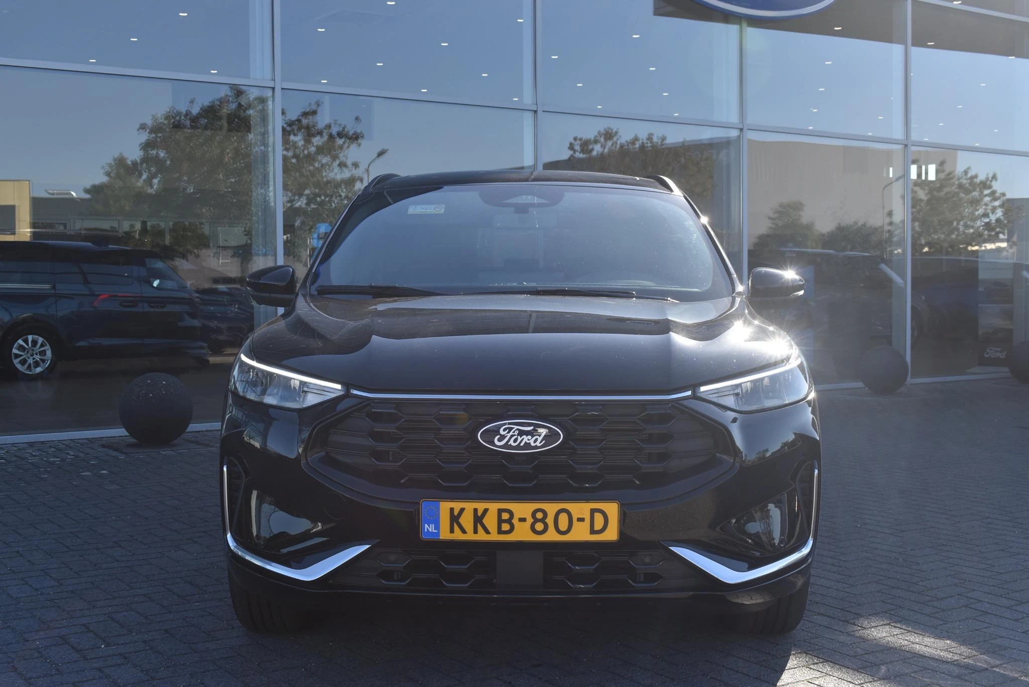 Ford Kuga met kenteken 28100 – autofoto 4