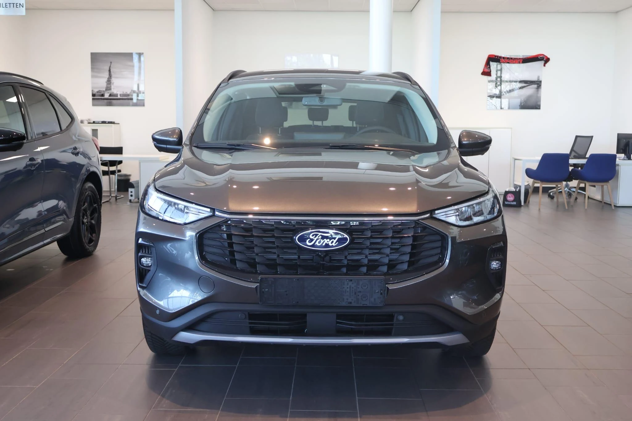 Ford Kuga met kenteken 28100 – autofoto 4