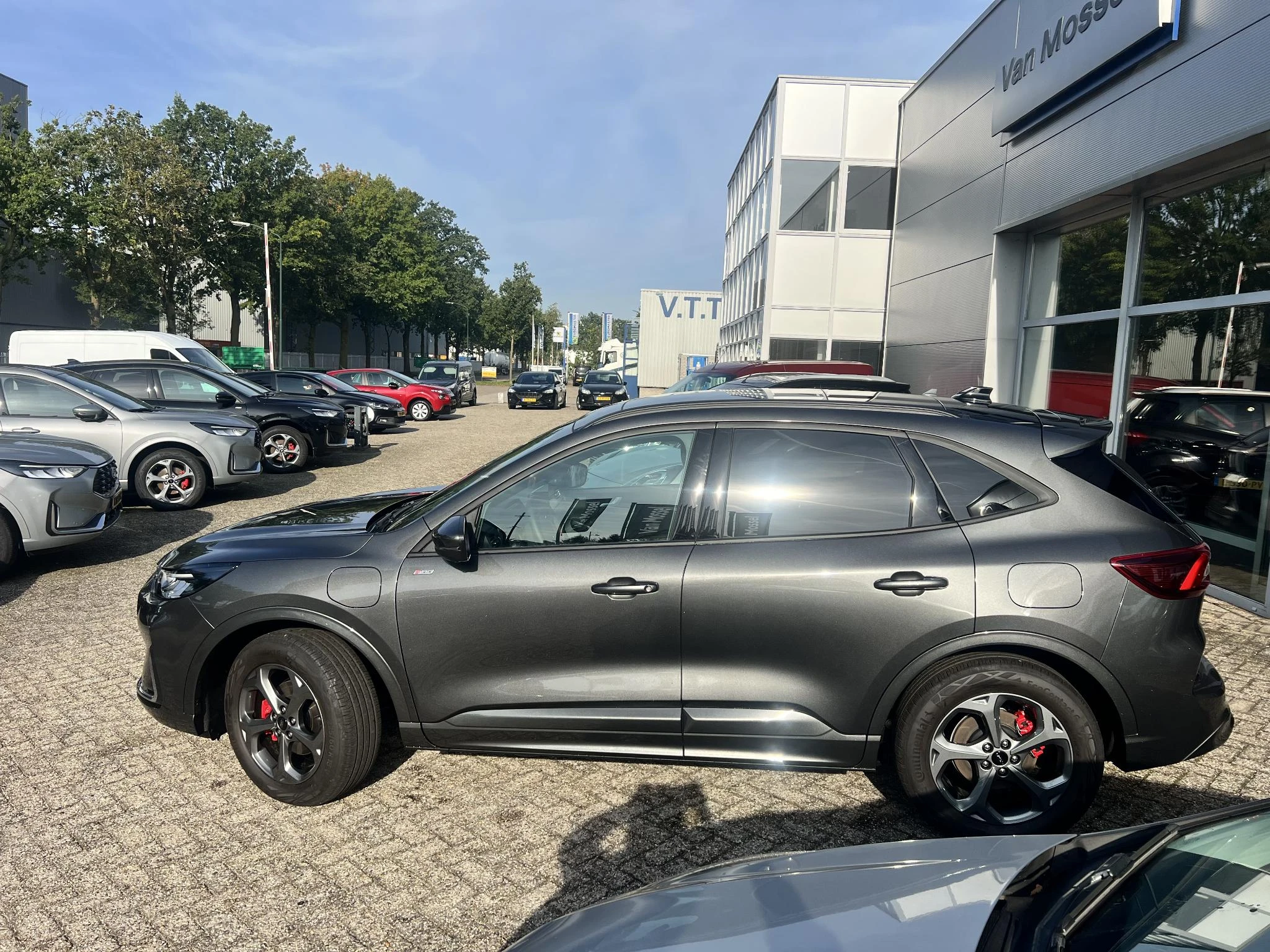 Ford Kuga met kenteken 28100 – autofoto 5