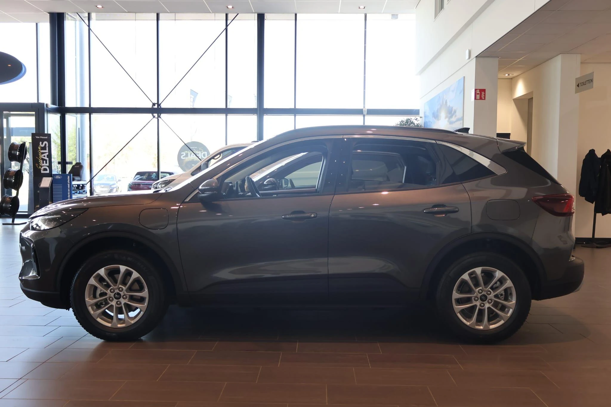 Ford Kuga met kenteken 28100 – autofoto 5