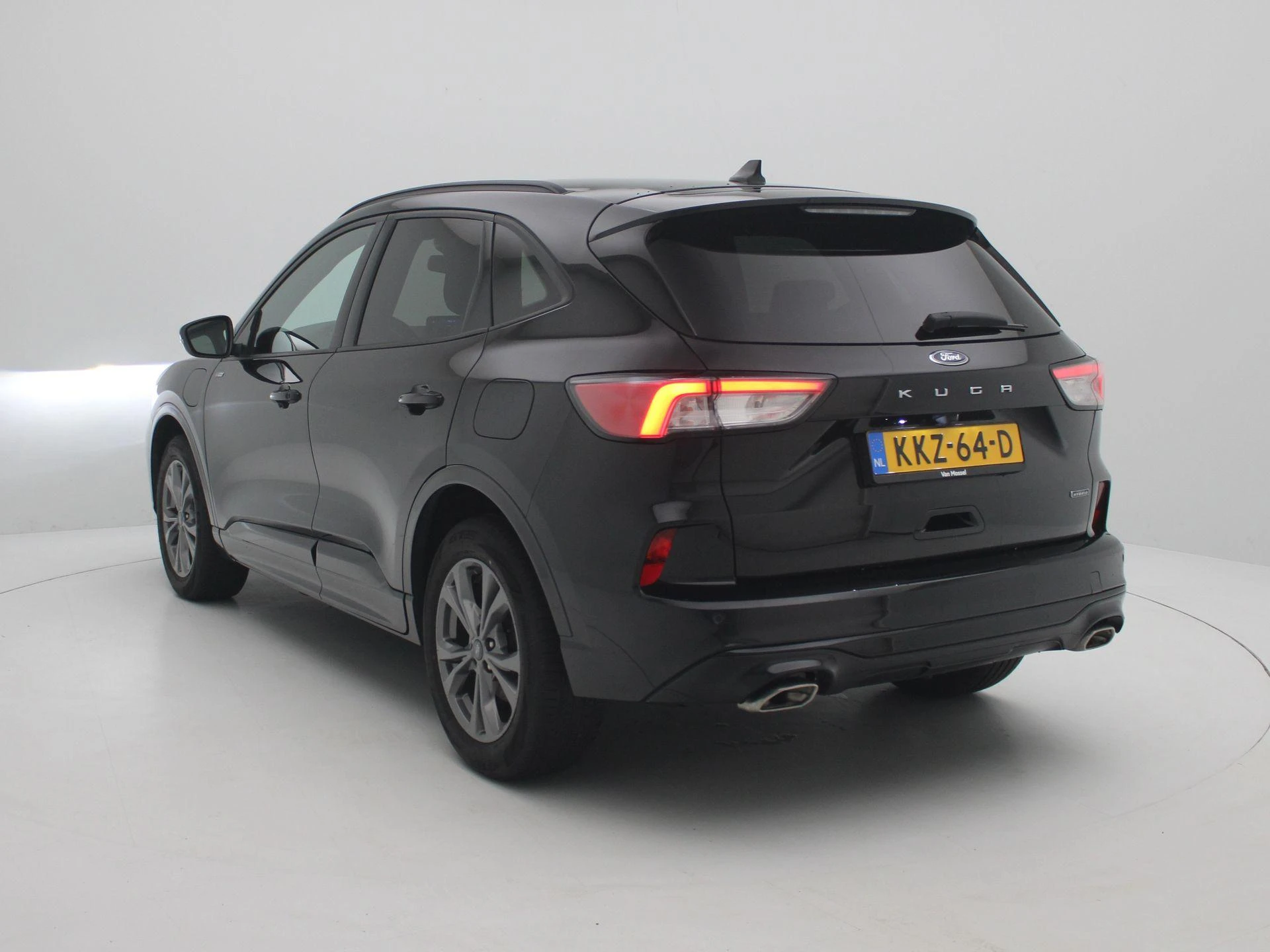 Ford Kuga met kenteken 56 – autofoto 3