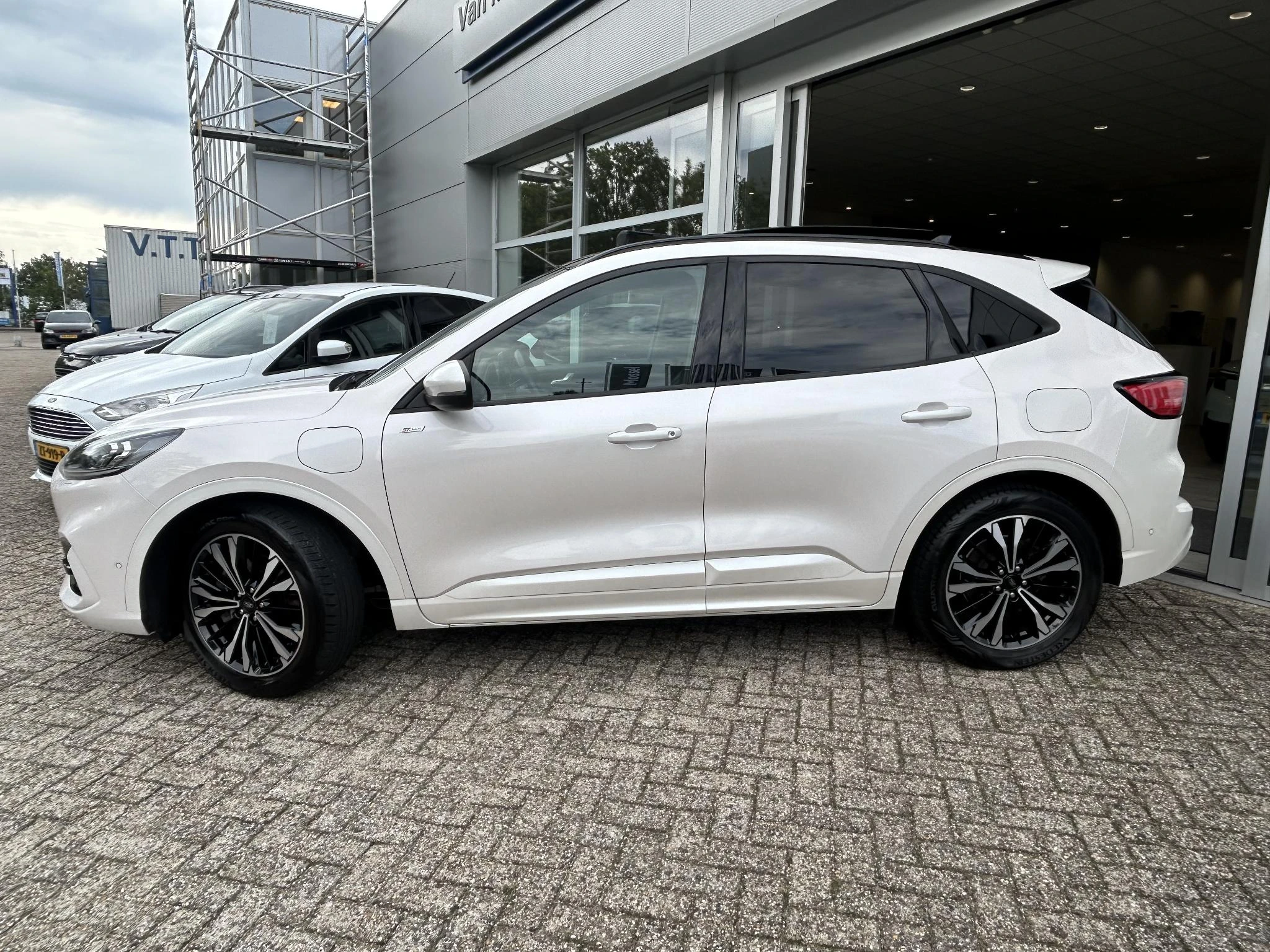 Ford Kuga met kenteken 56 – autofoto 4