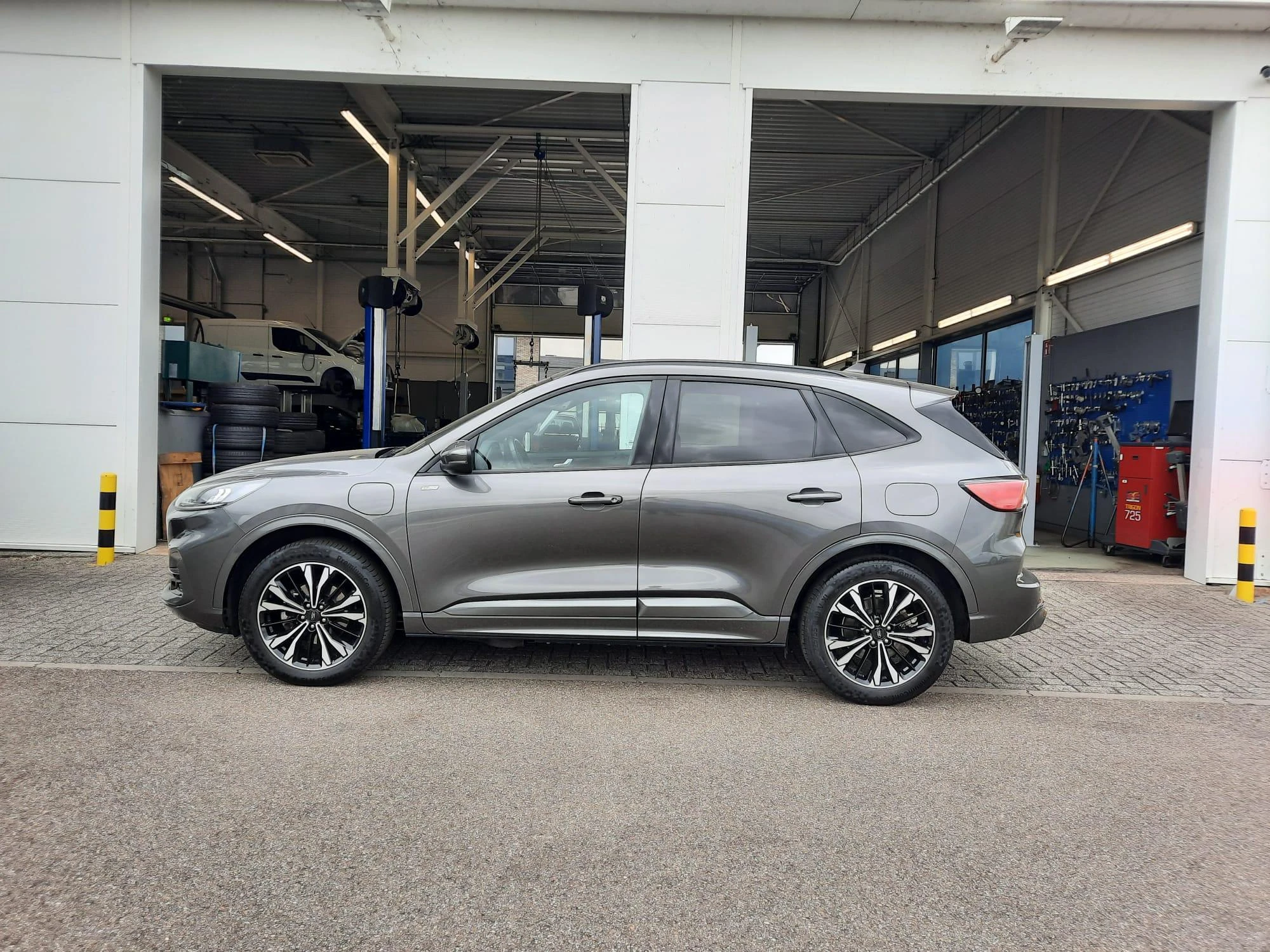 Ford Kuga met kenteken 56 – autofoto 4