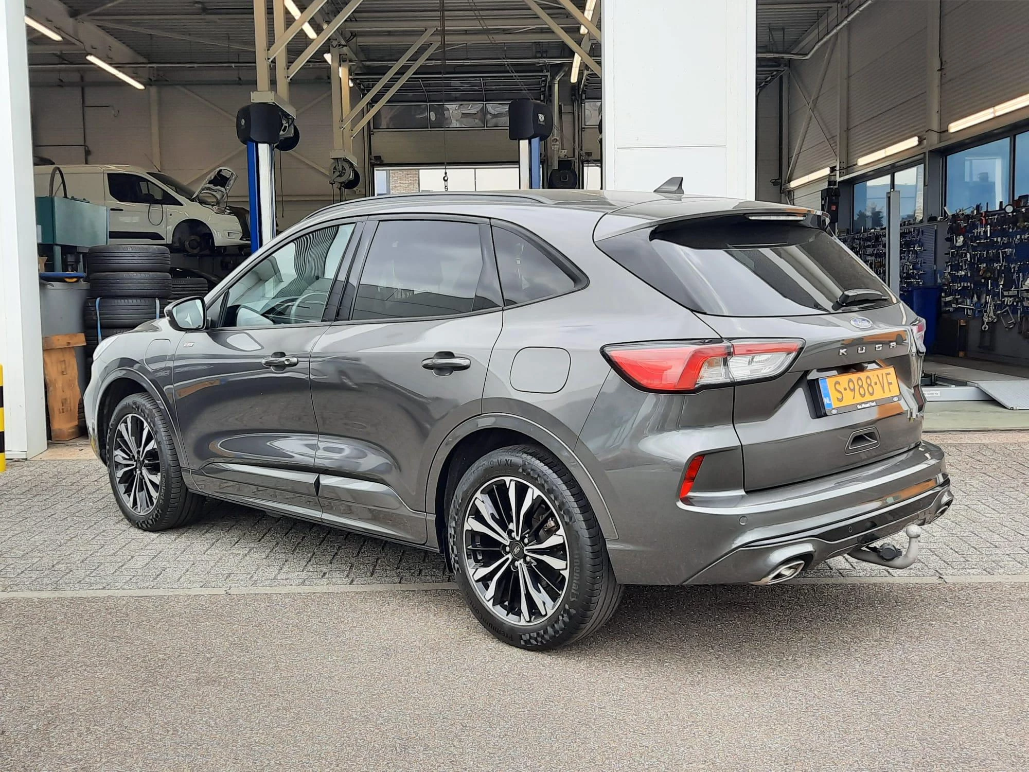 Ford Kuga met kenteken 56 – autofoto 5