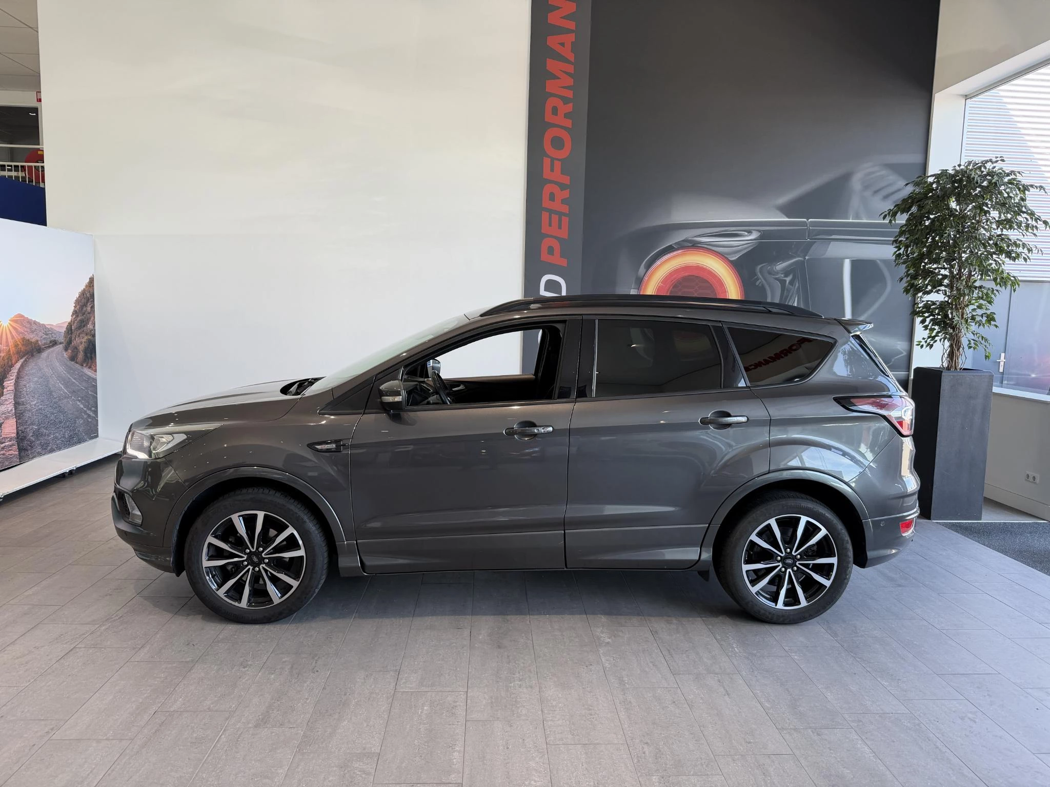 Ford Kuga met kenteken 62100 – autofoto 4
