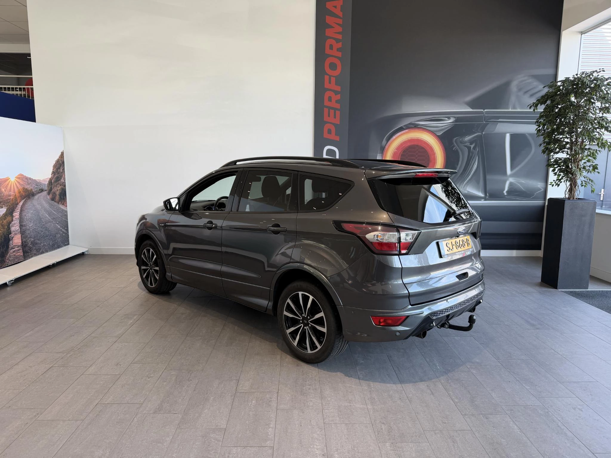 Ford Kuga met kenteken 62100 – autofoto 5