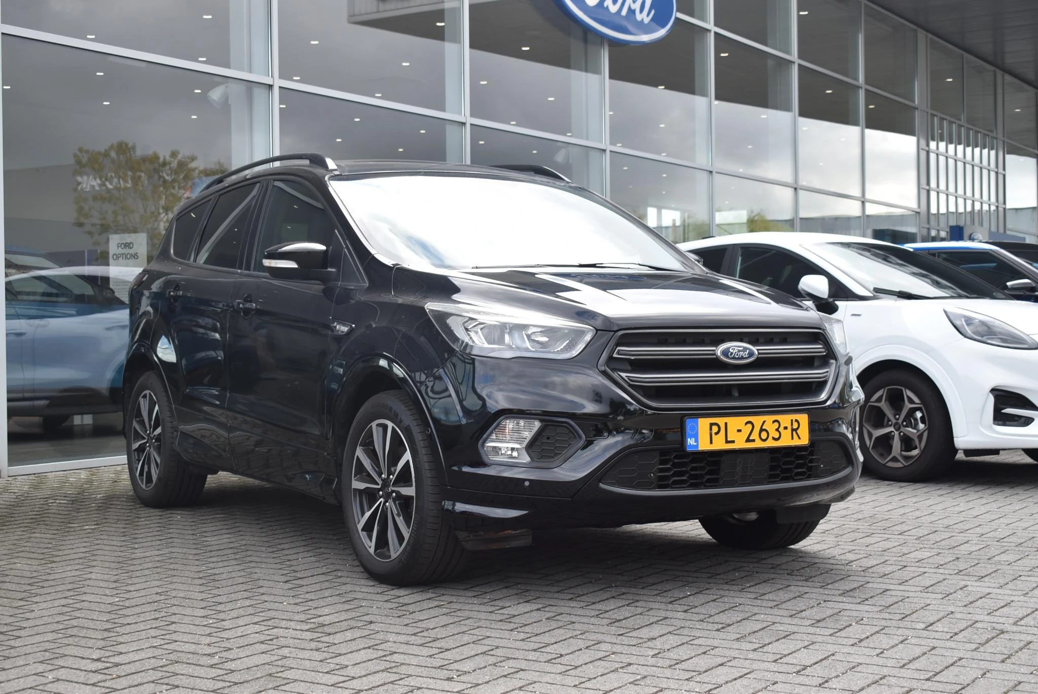 Ford Kuga met kenteken 62100 – autofoto 5