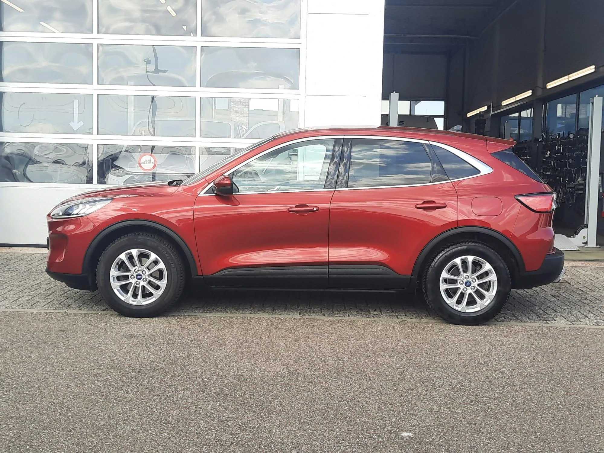 Ford Kuga met kenteken 65100 – autofoto 4