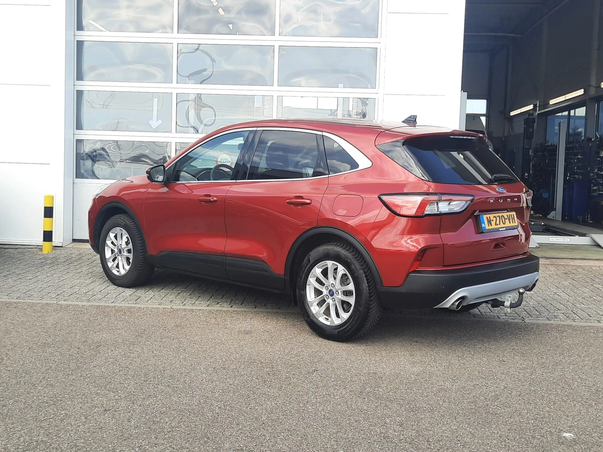 Ford Kuga met kenteken 65100 – autofoto 5