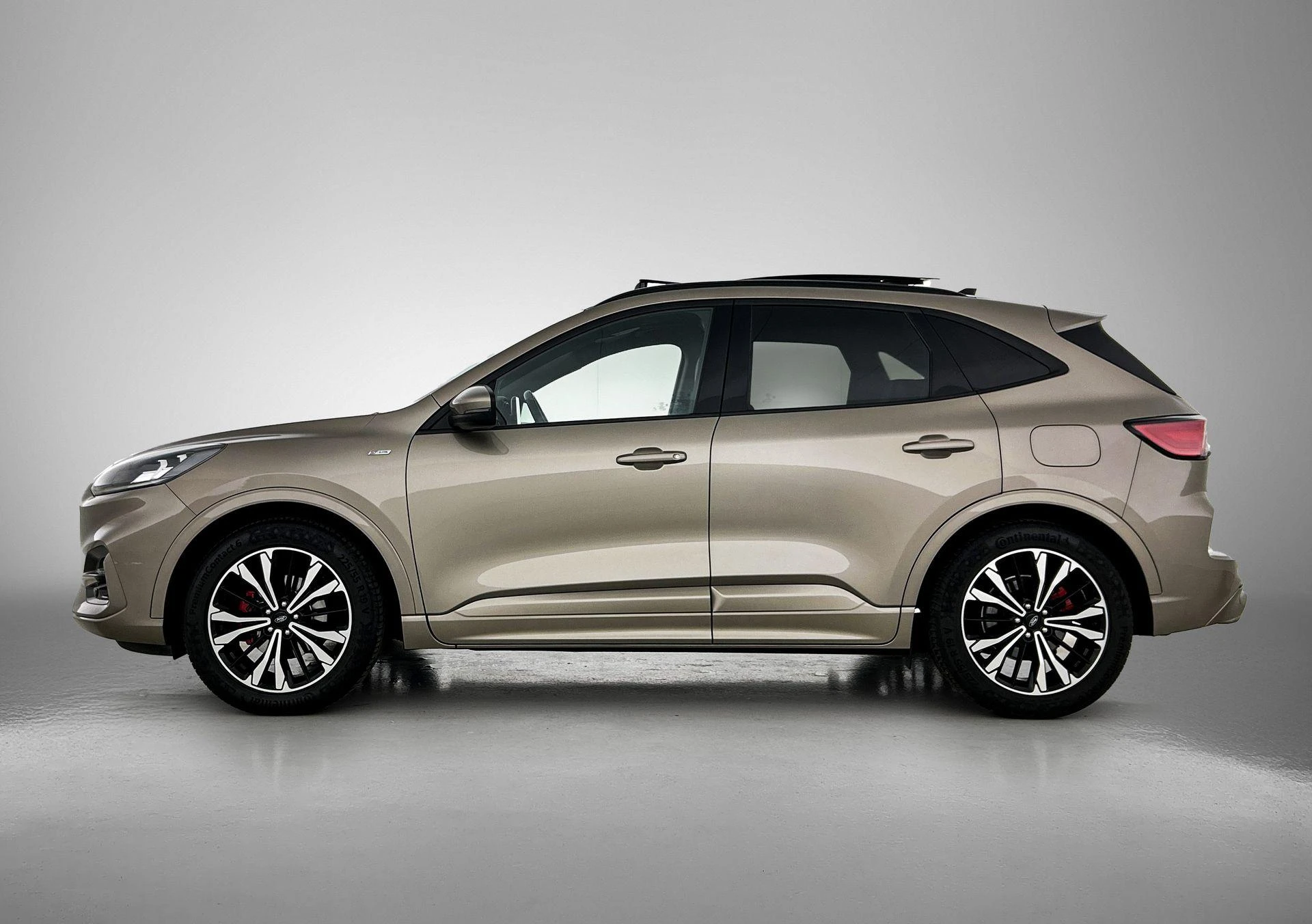 Ford Kuga met kenteken 67100 – autofoto 4