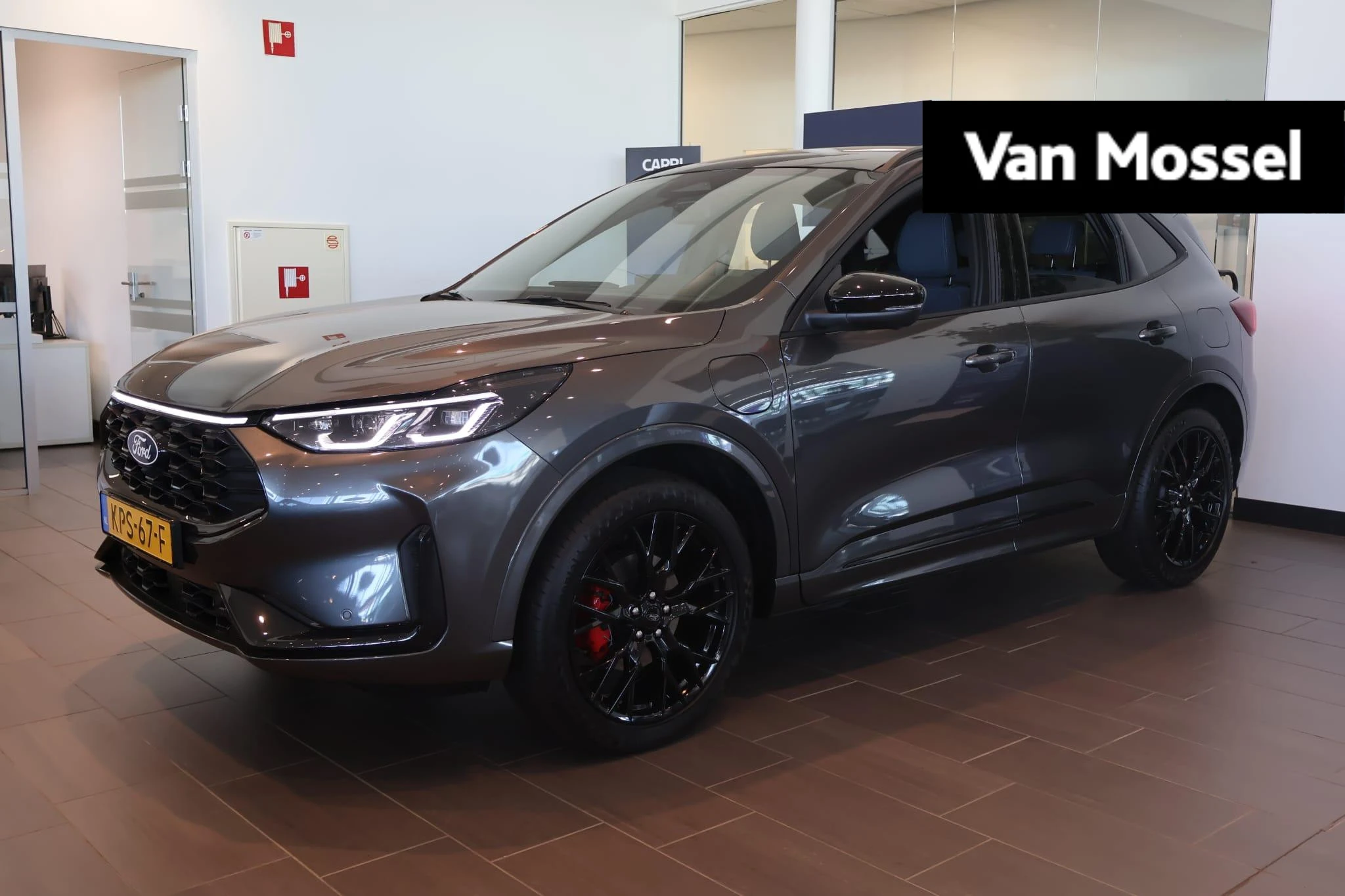 Ford Kuga met kenteken 68 – autofoto 2