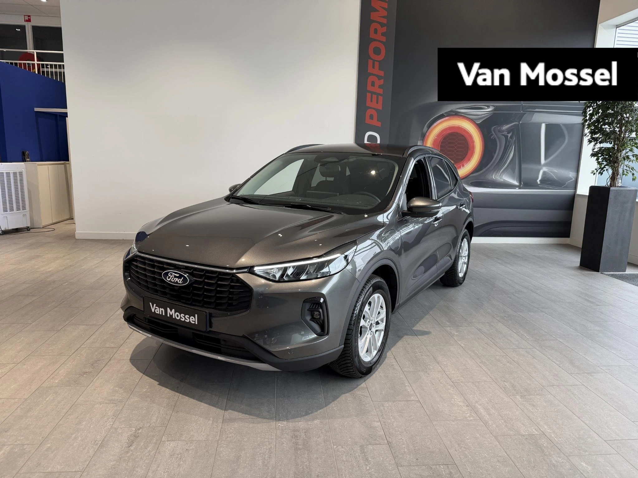Ford Kuga met kenteken 68 – autofoto 2