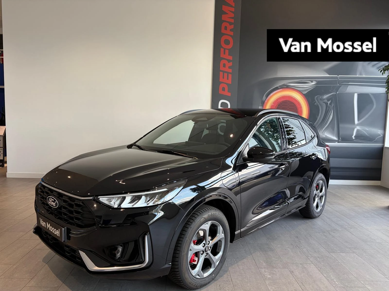 Ford Kuga met kenteken 68 – autofoto 2