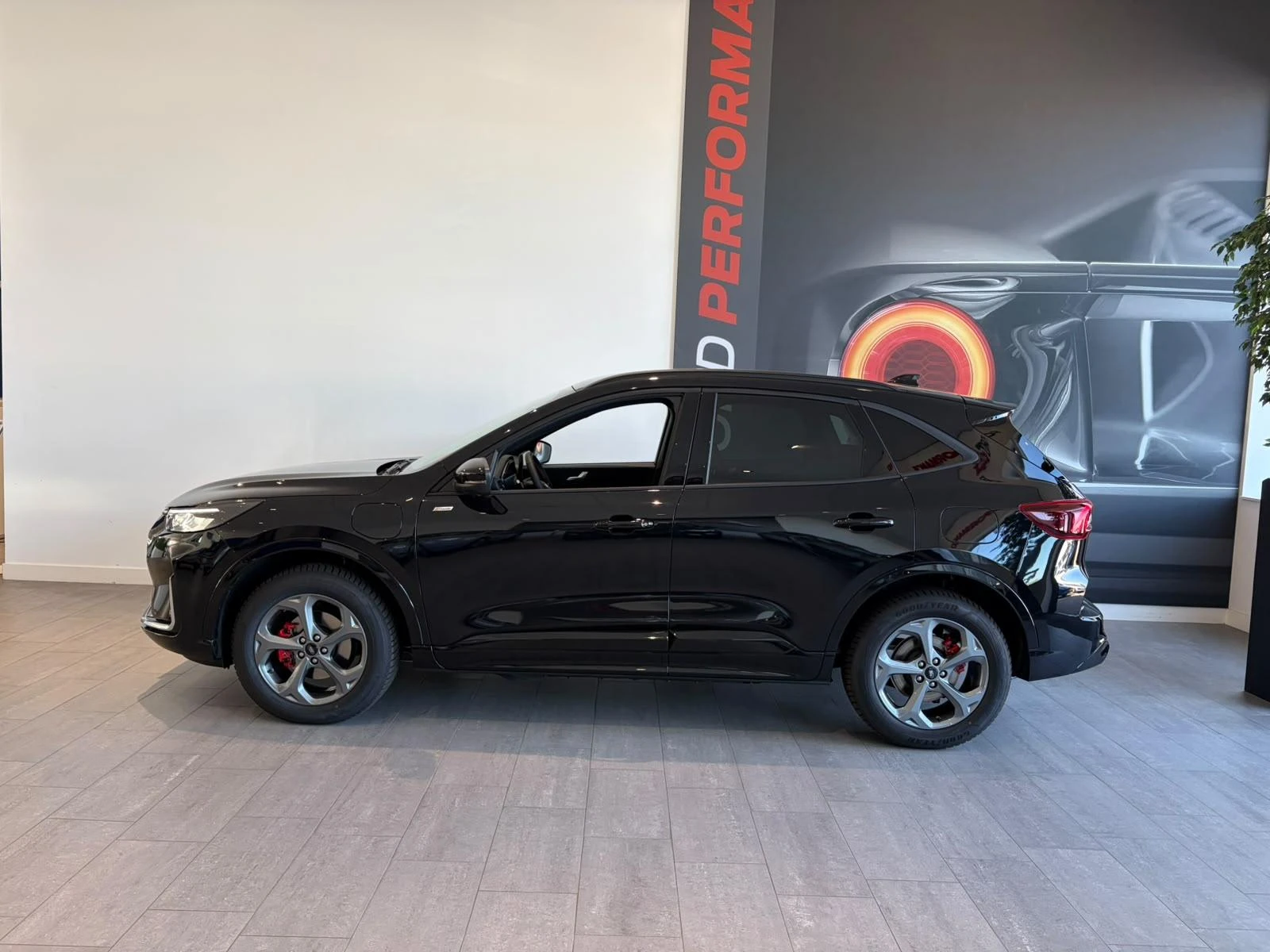 Ford Kuga met kenteken 68 – autofoto 4