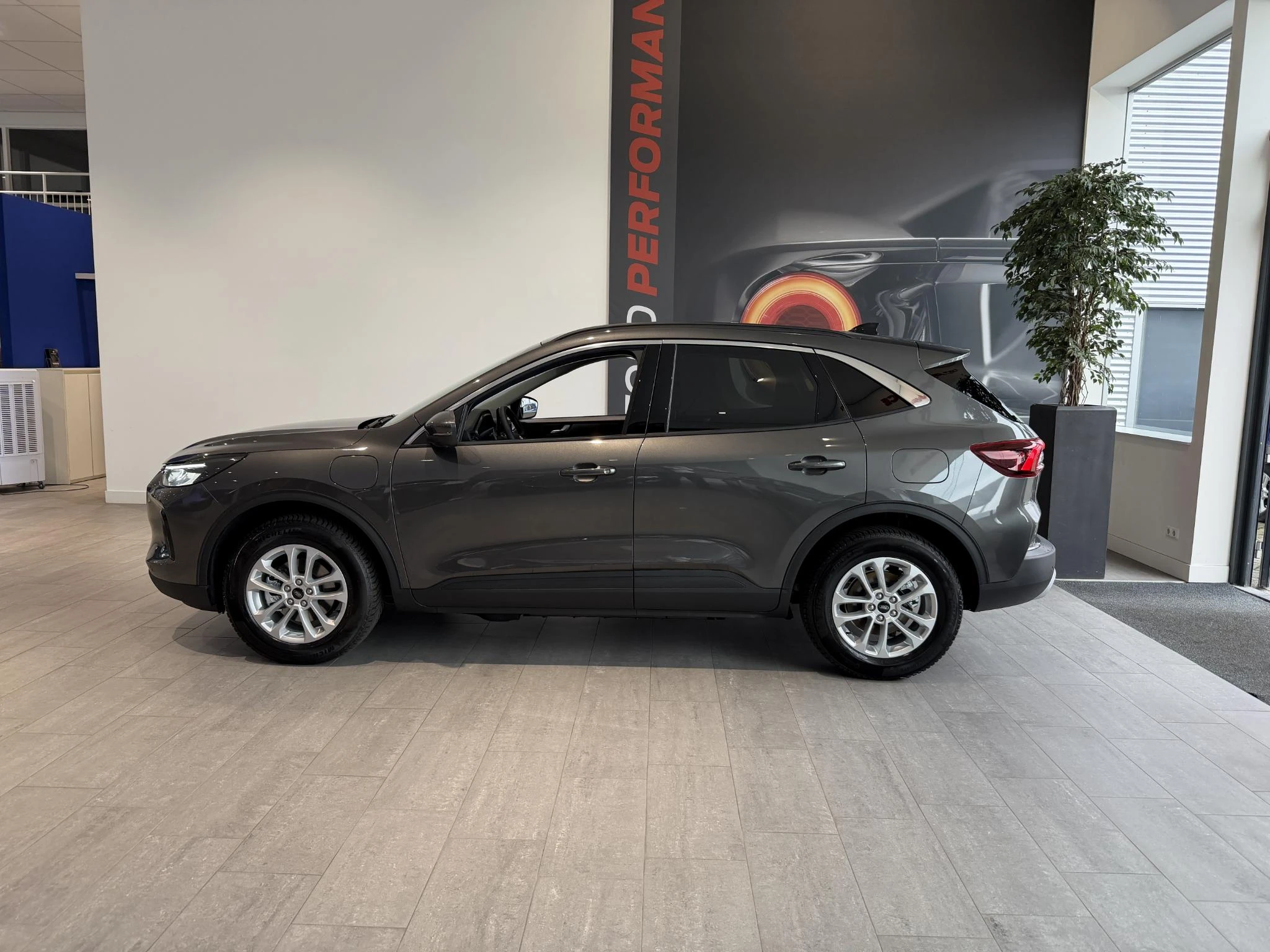 Ford Kuga met kenteken 68 – autofoto 4
