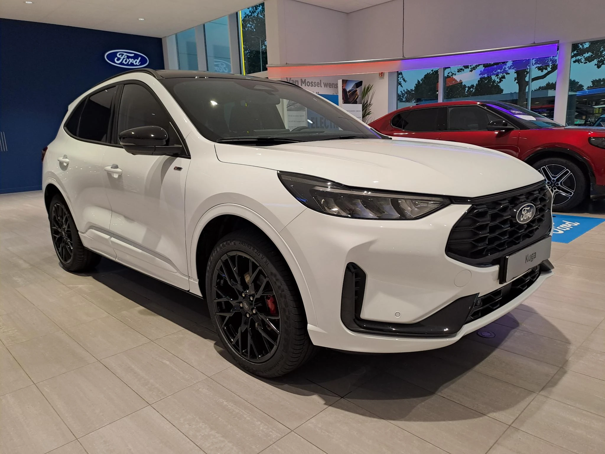 Ford Kuga met kenteken 68 – autofoto 4