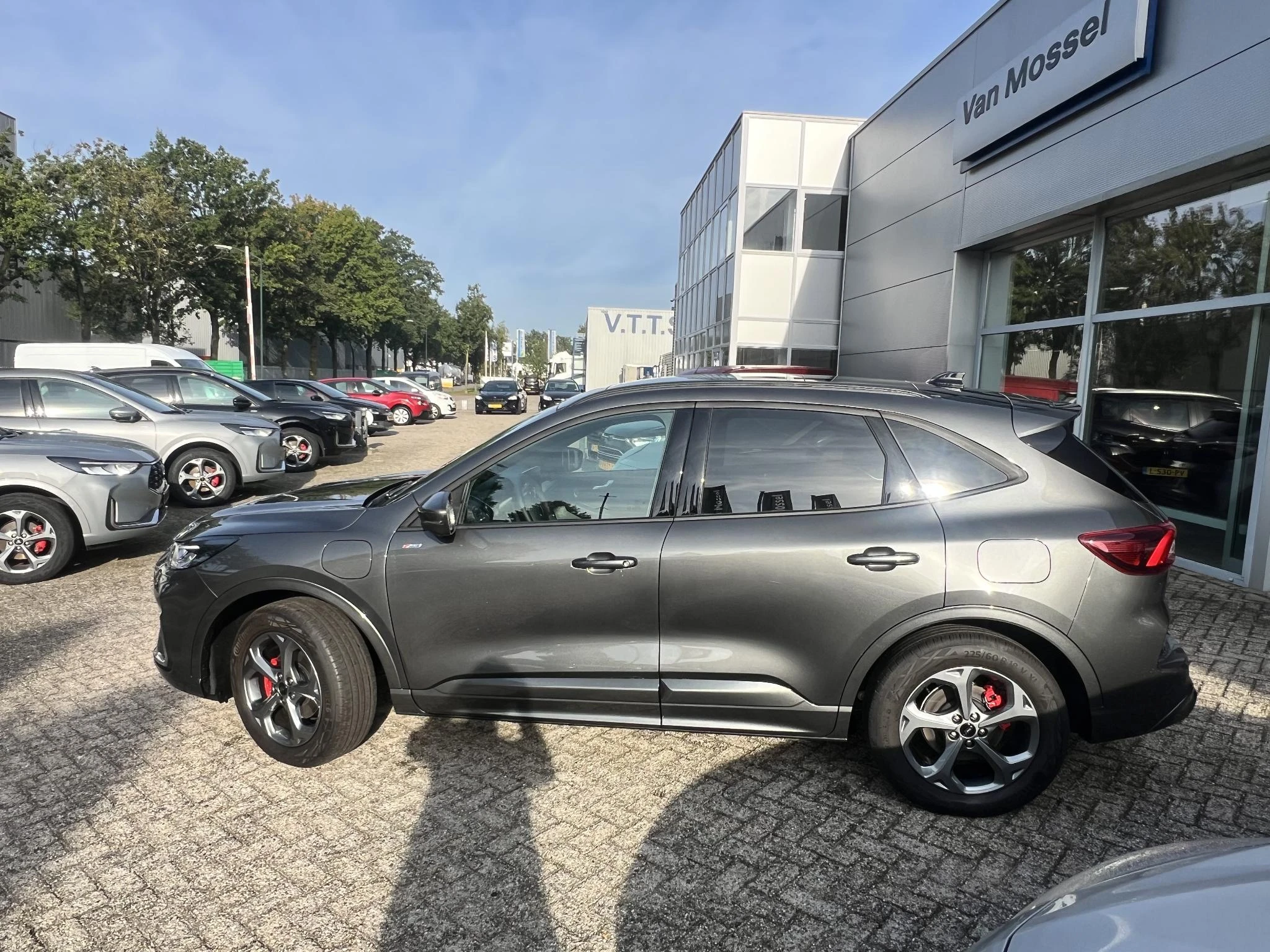 Ford Kuga met kenteken 68 – autofoto 4