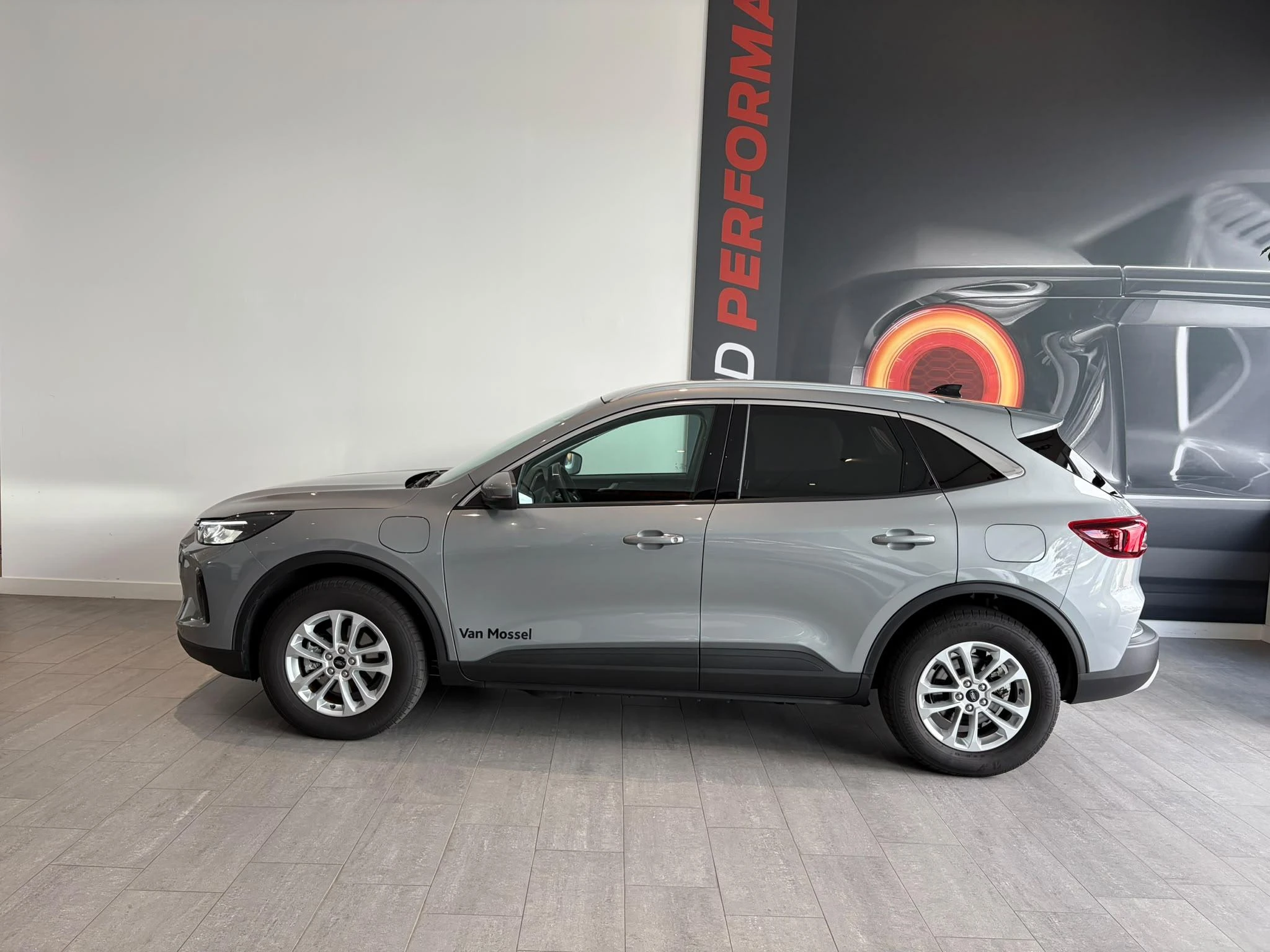 Ford Kuga met kenteken 68 – autofoto 4