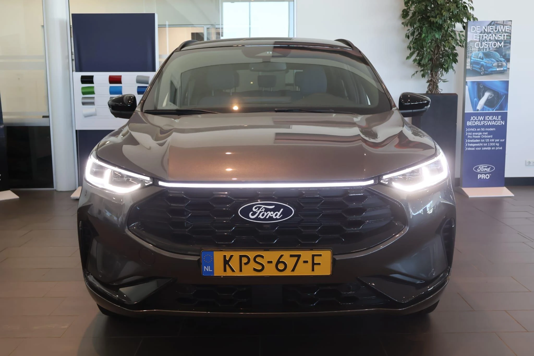 Ford Kuga met kenteken 68 – autofoto 4