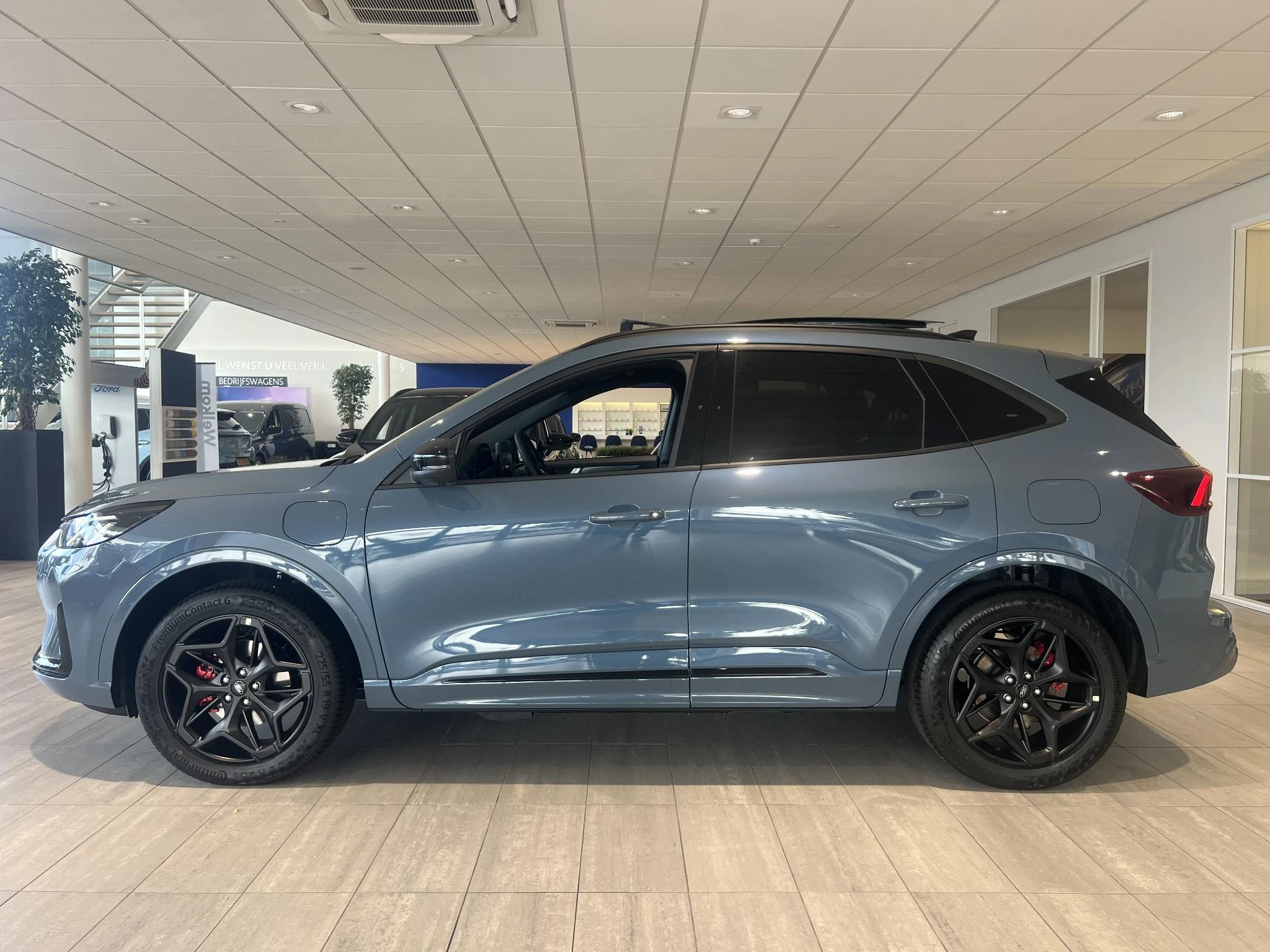 Ford Kuga met kenteken 68 – autofoto 4