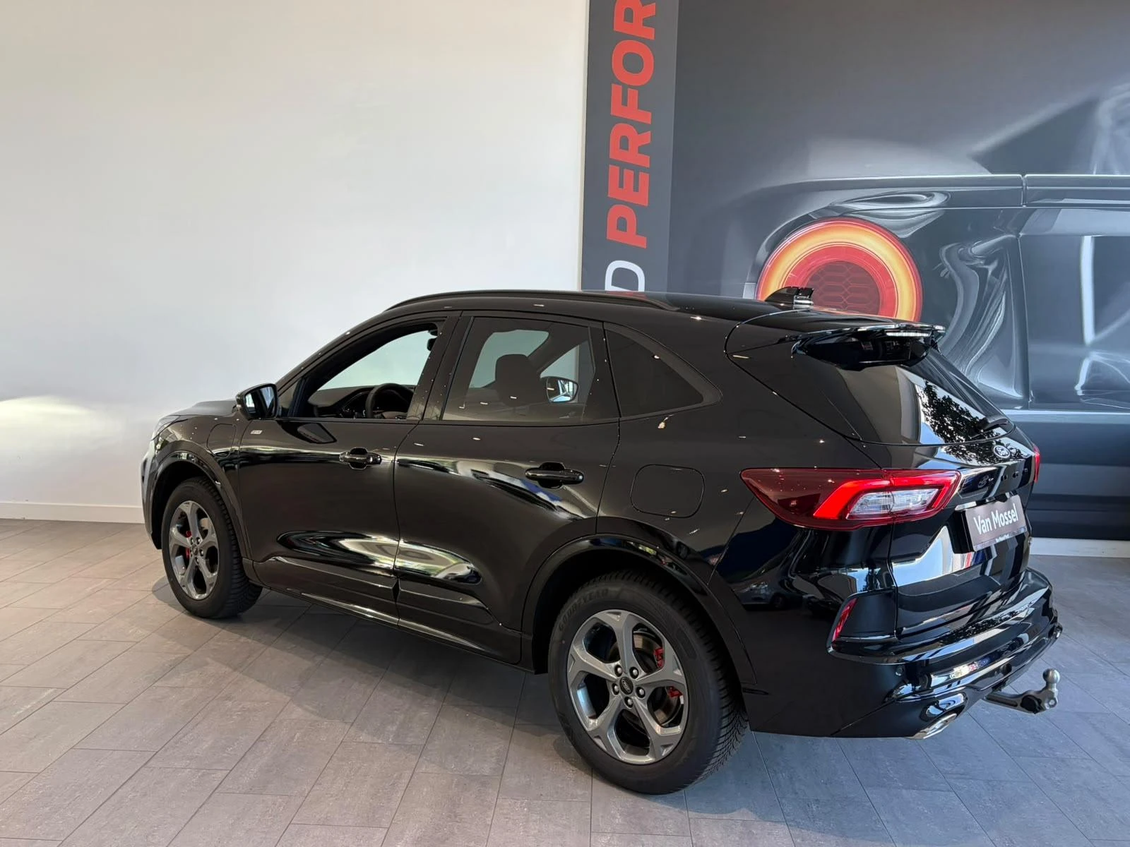Ford Kuga met kenteken 68 – autofoto 5