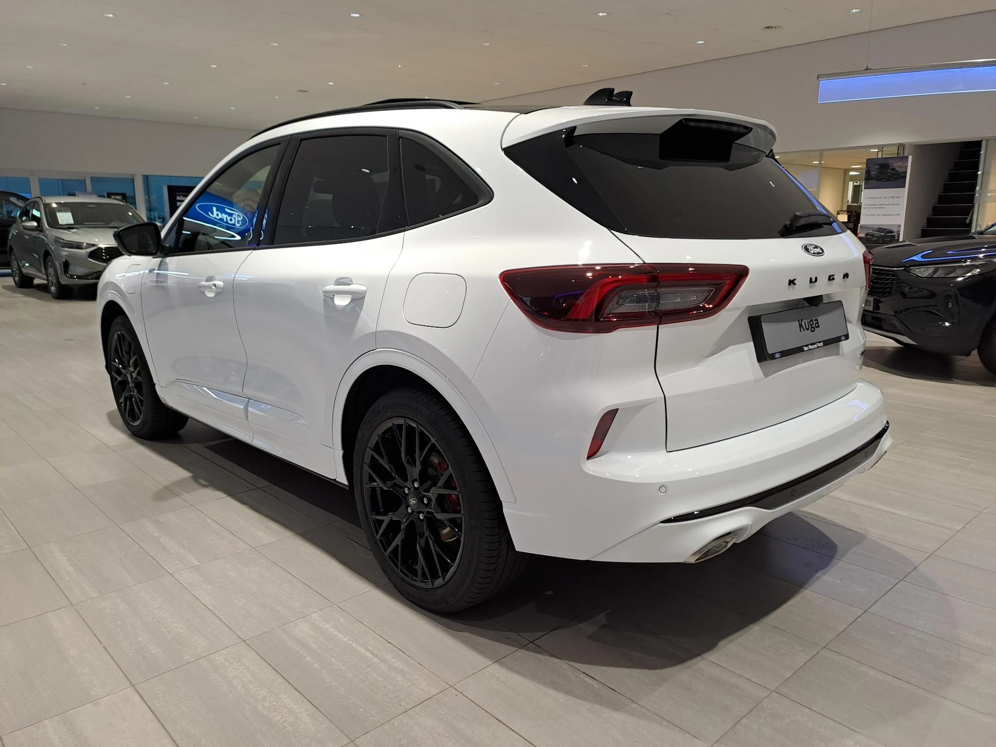 Ford Kuga met kenteken 68 – autofoto 5