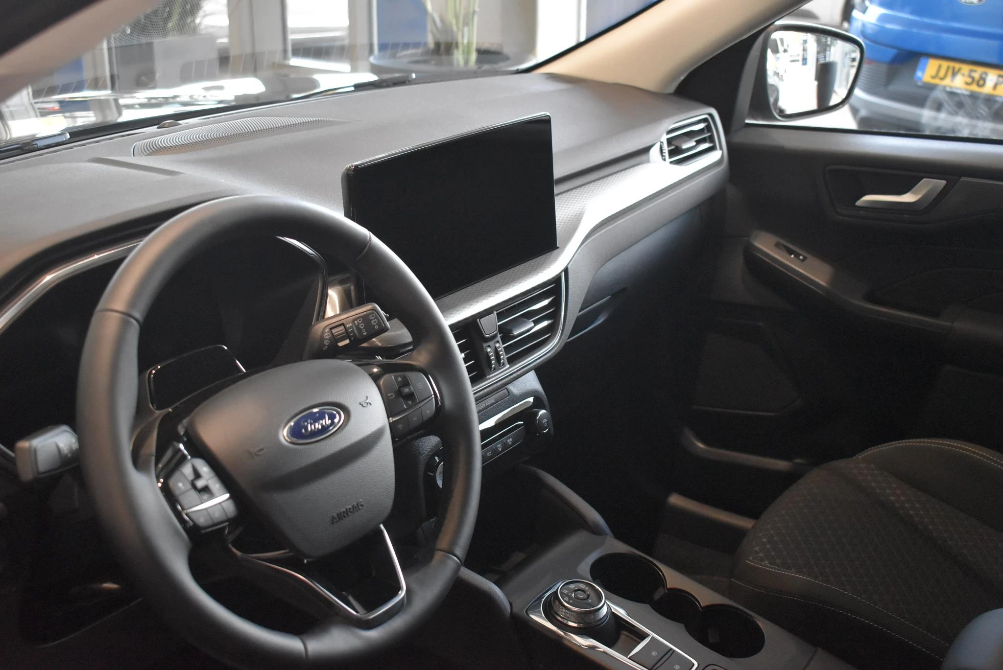 Ford Kuga met kenteken 68 – autofoto 5
