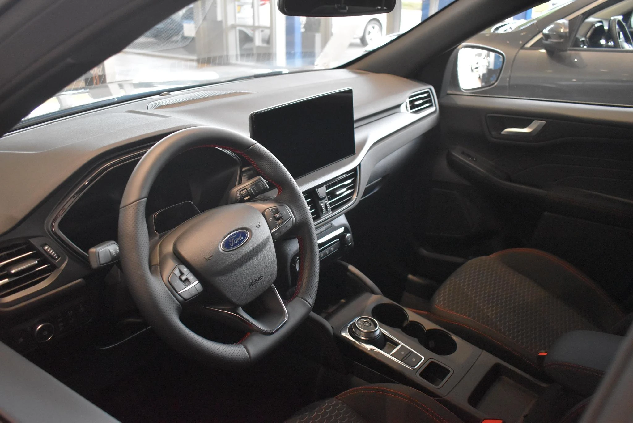 Ford Kuga met kenteken 68 – autofoto 5