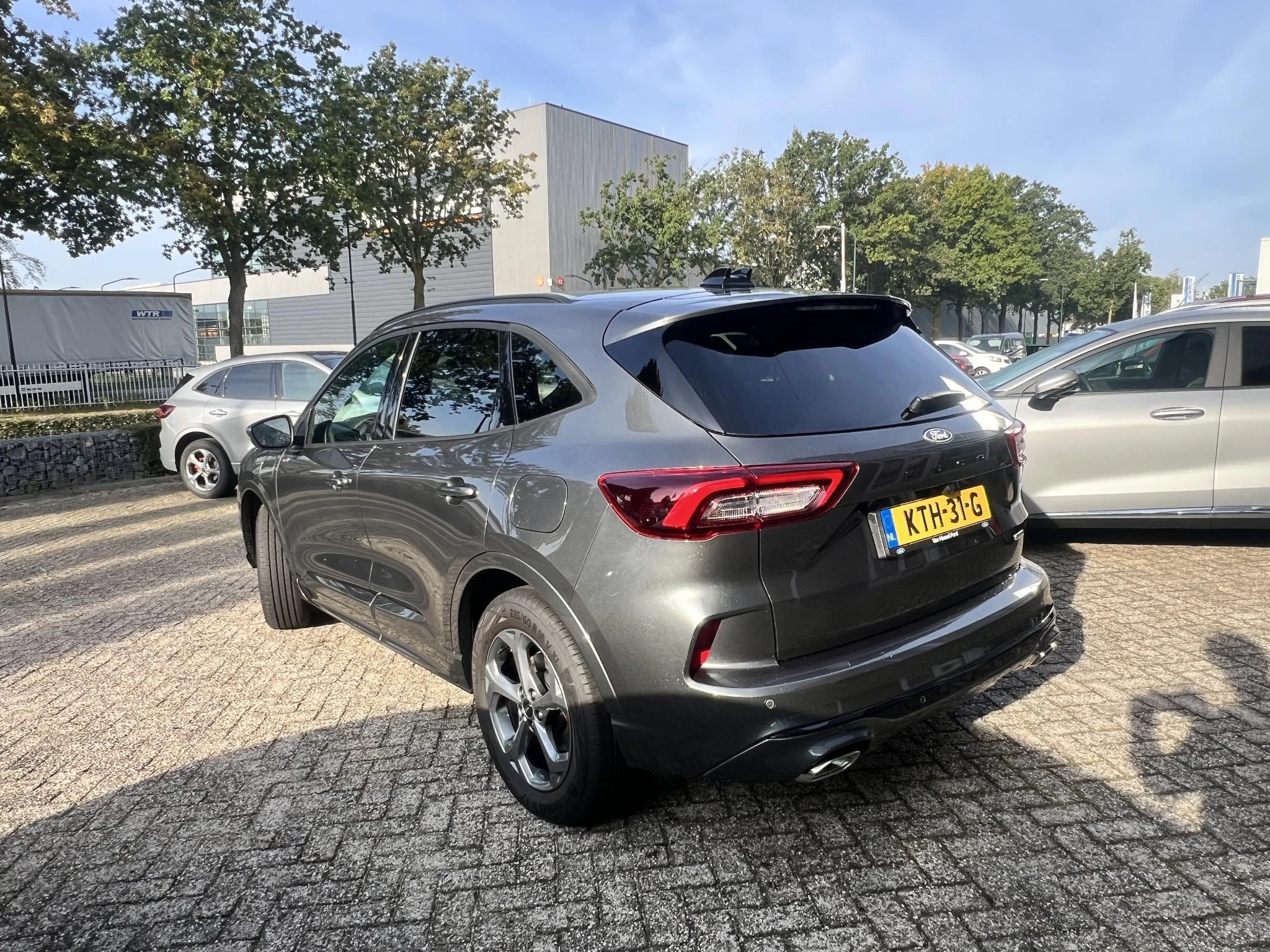Ford Kuga met kenteken 68 – autofoto 5