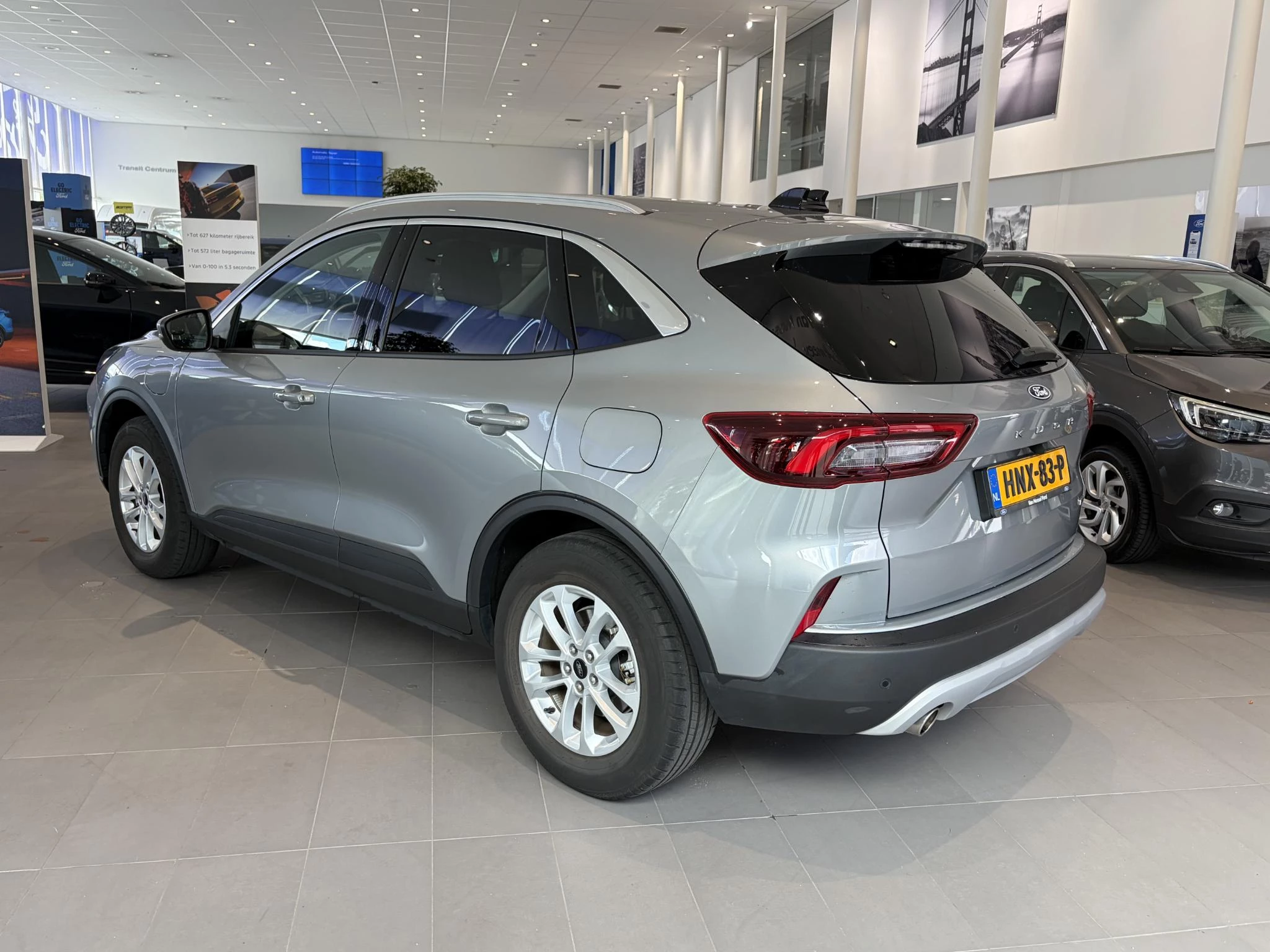 Ford Kuga met kenteken 68 – autofoto 5