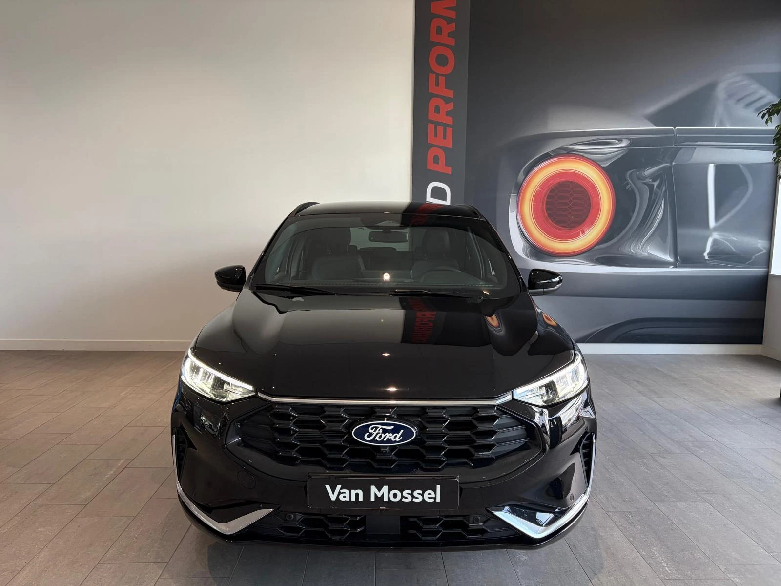 Ford Kuga met kenteken 68 – autofoto 5