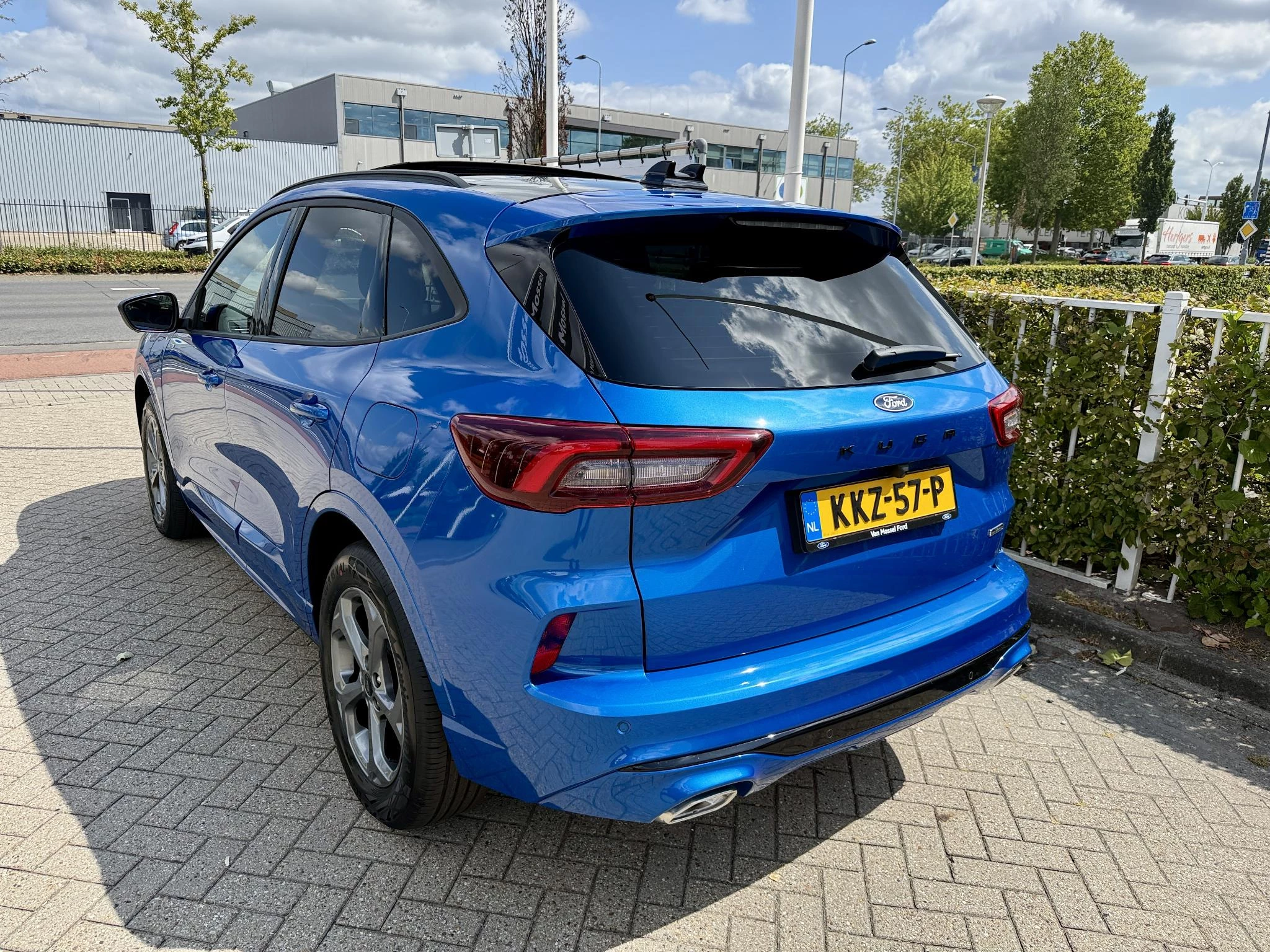 Ford Kuga met kenteken 68 – autofoto 5