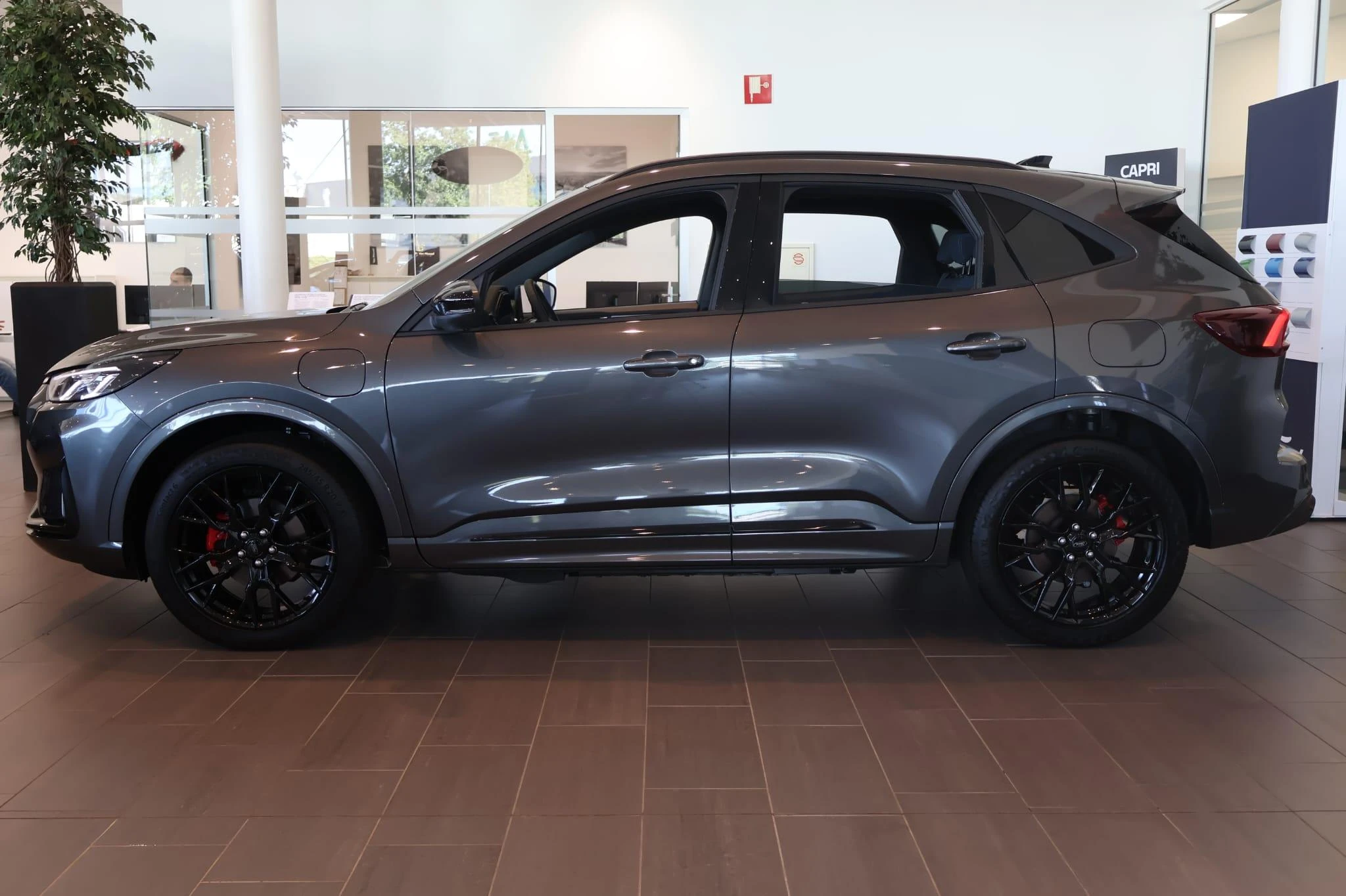 Ford Kuga met kenteken 68 – autofoto 5