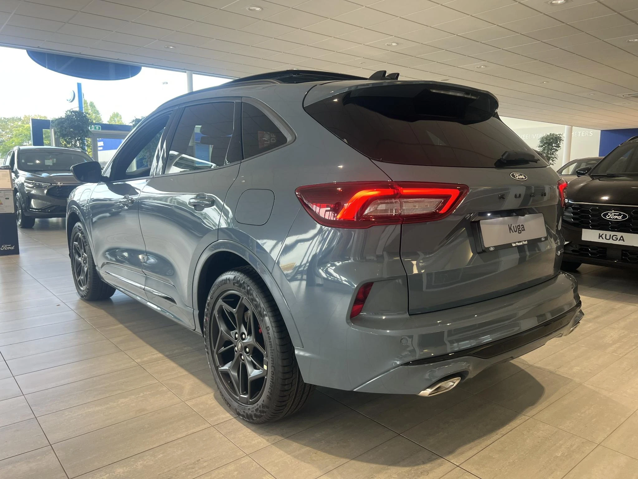 Ford Kuga met kenteken 68 – autofoto 5