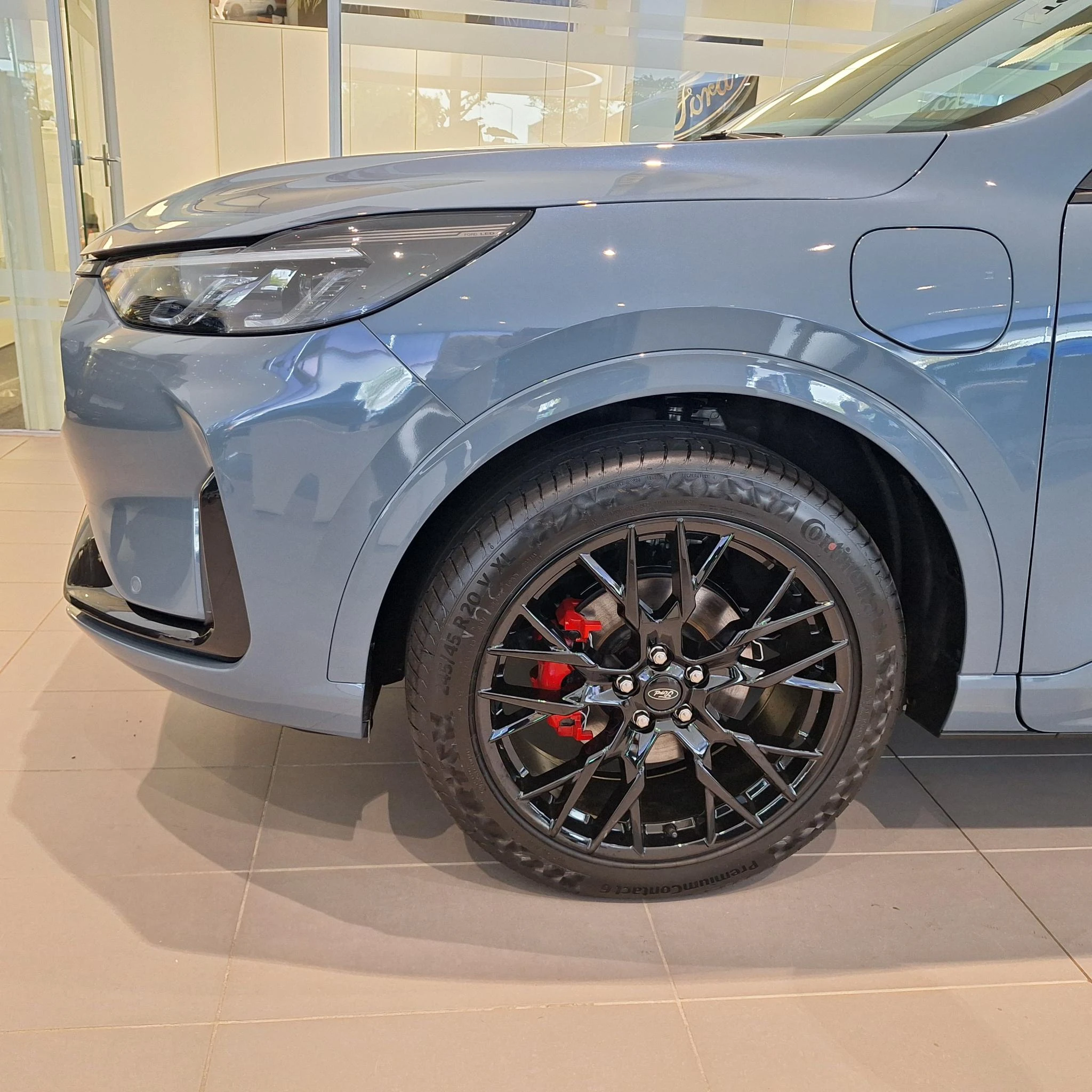 Ford Kuga met kenteken 68 – autofoto 5