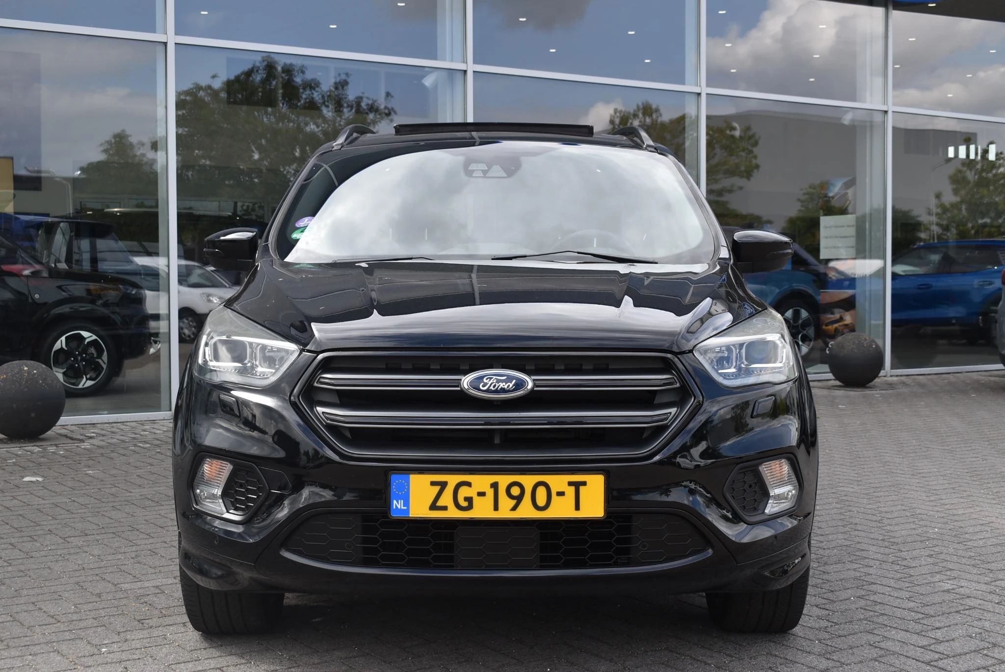 Ford Kuga met kenteken 75100 – autofoto 4