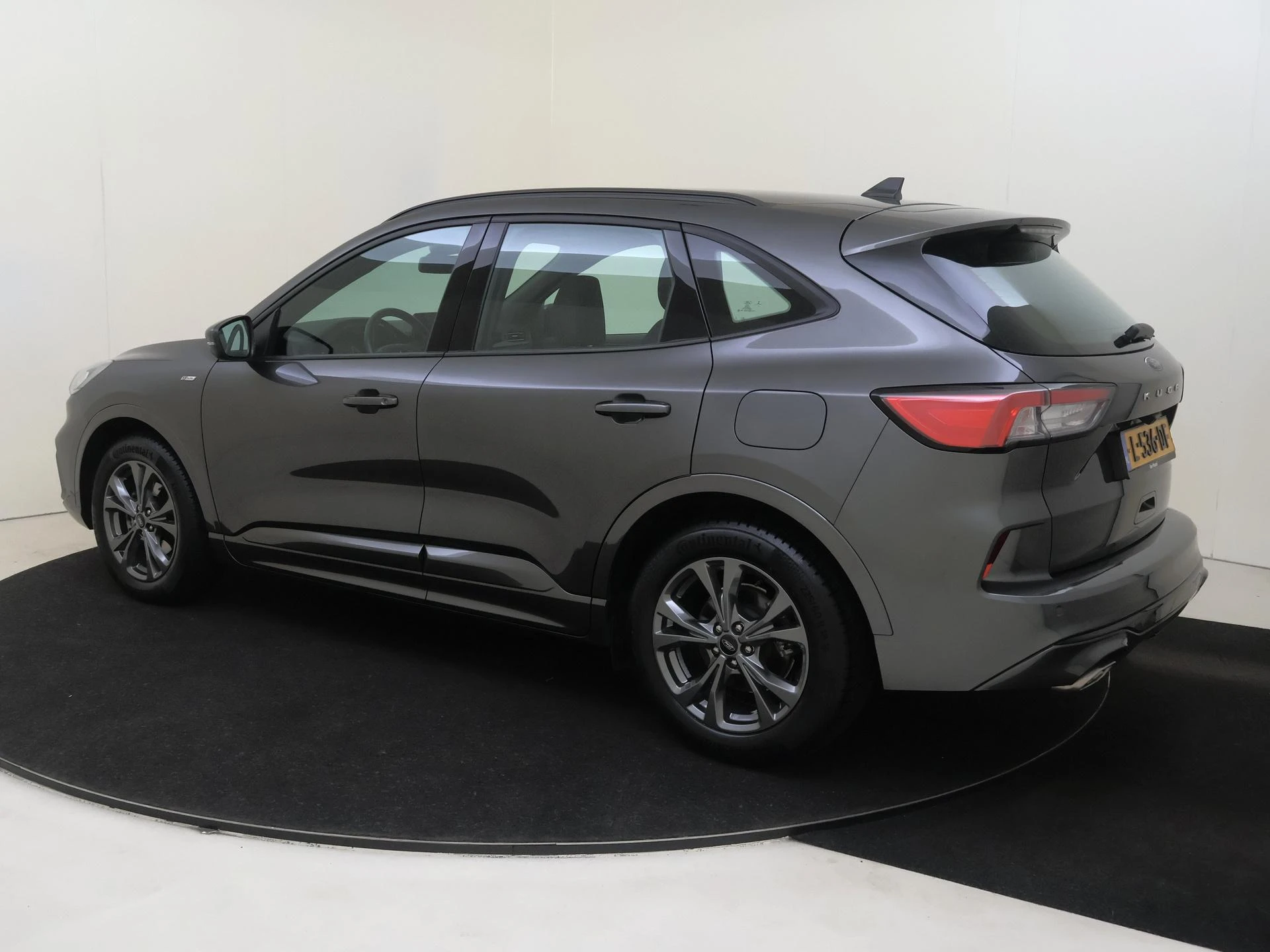 Ford Kuga met kenteken L-536-DF – autofoto 4