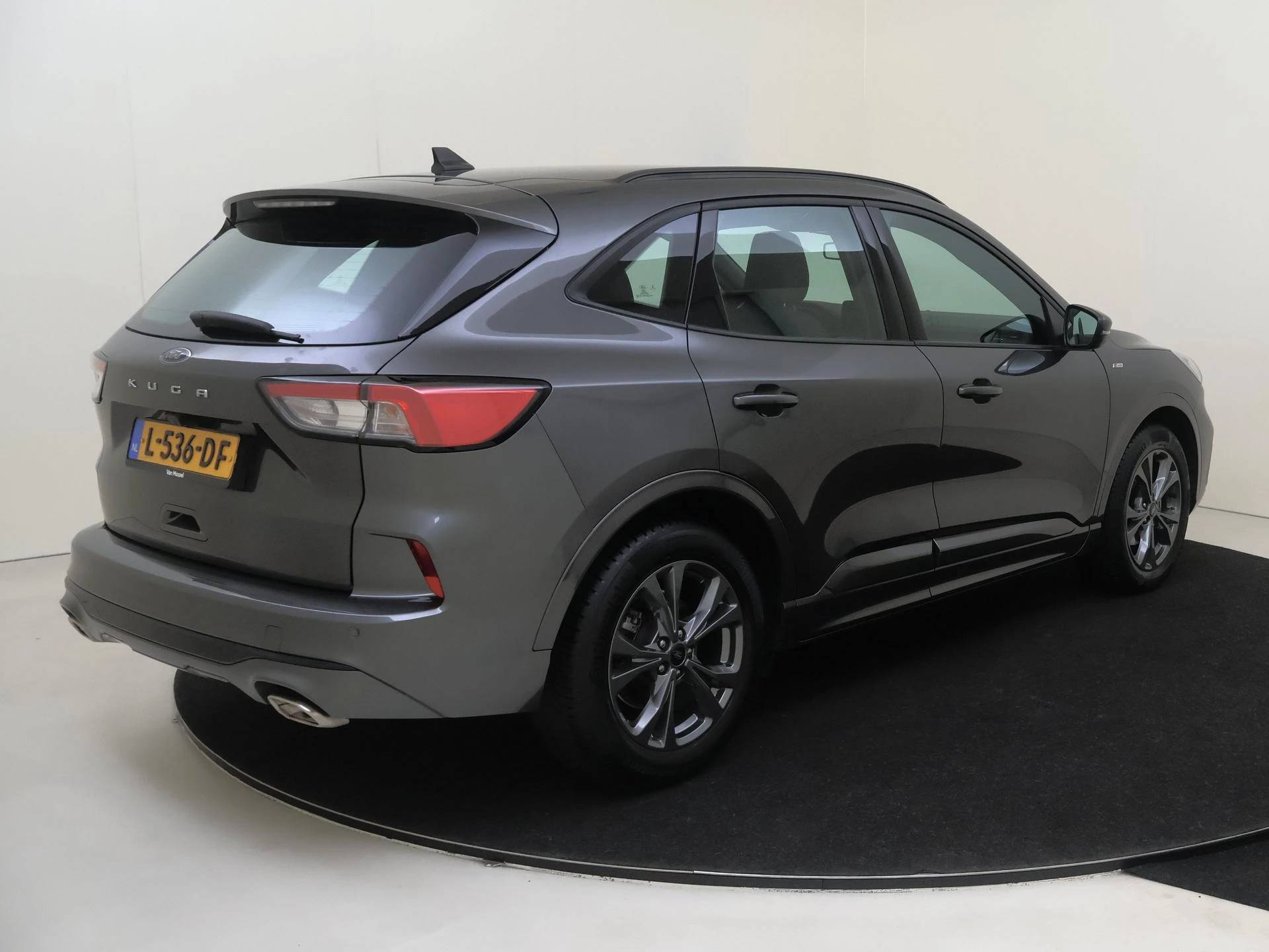 Ford Kuga met kenteken L-536-DF – autofoto 5